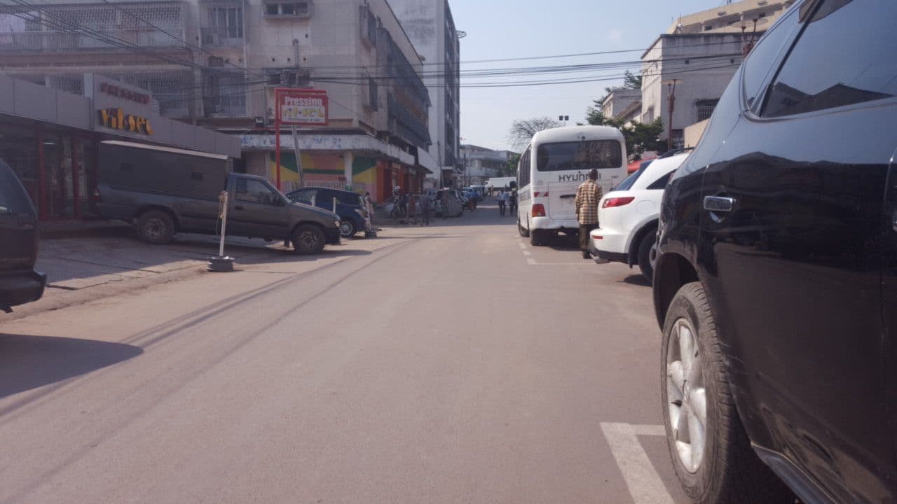 Street view near Hôtel Royal, Kinshasa