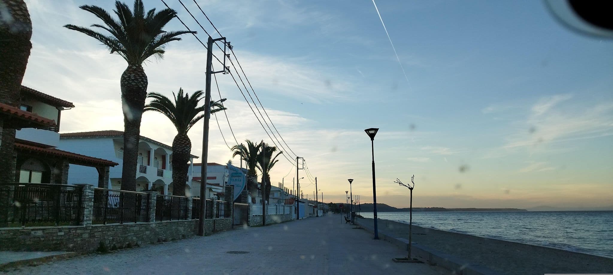 Street view near Fanis Hotel, Políkhronon — © neau (CC BY-SA · Mapillary)