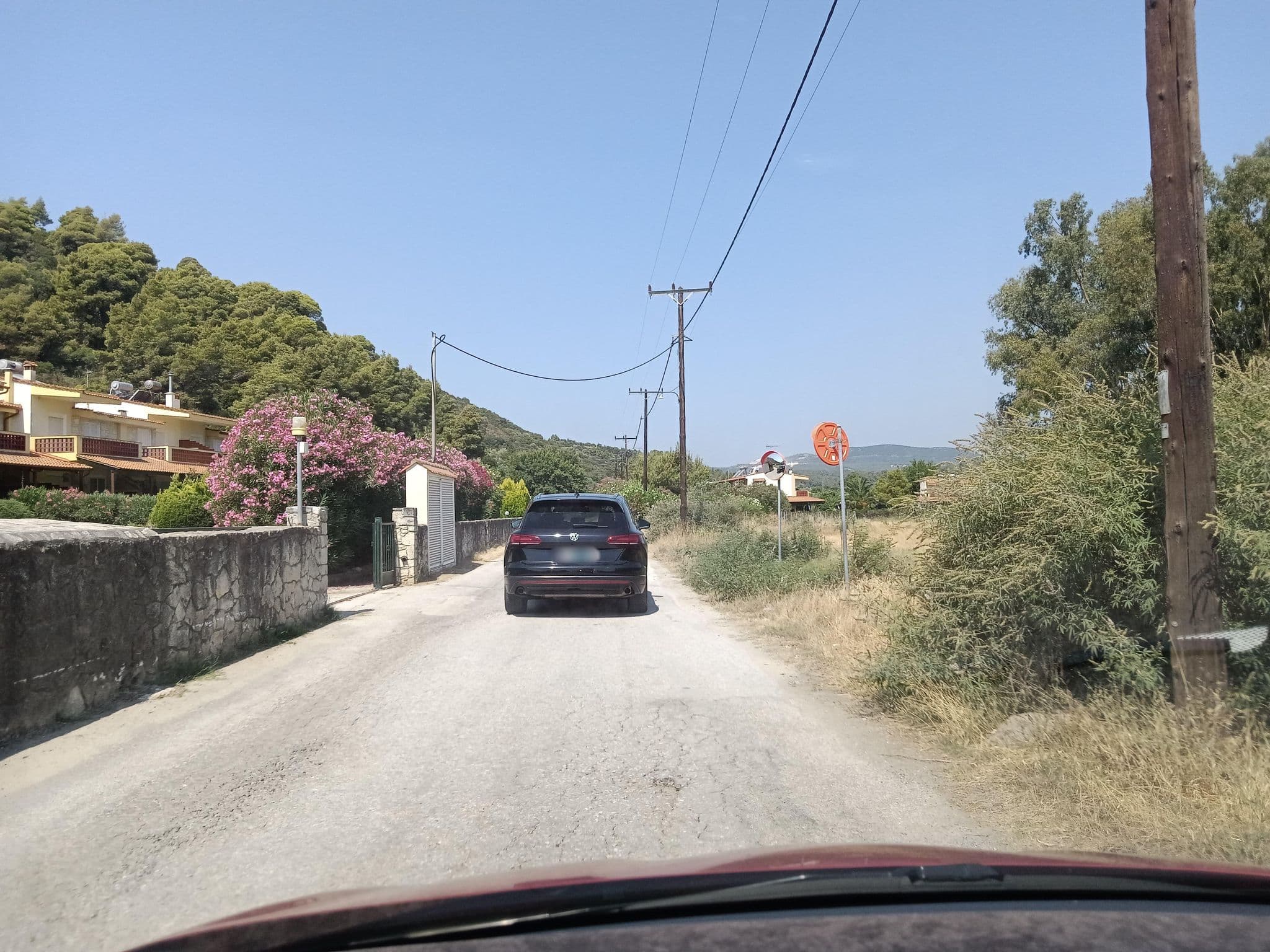 Street view near Pyrgos Bungalows, Níkiti — © nglf (CC BY-SA · Mapillary)