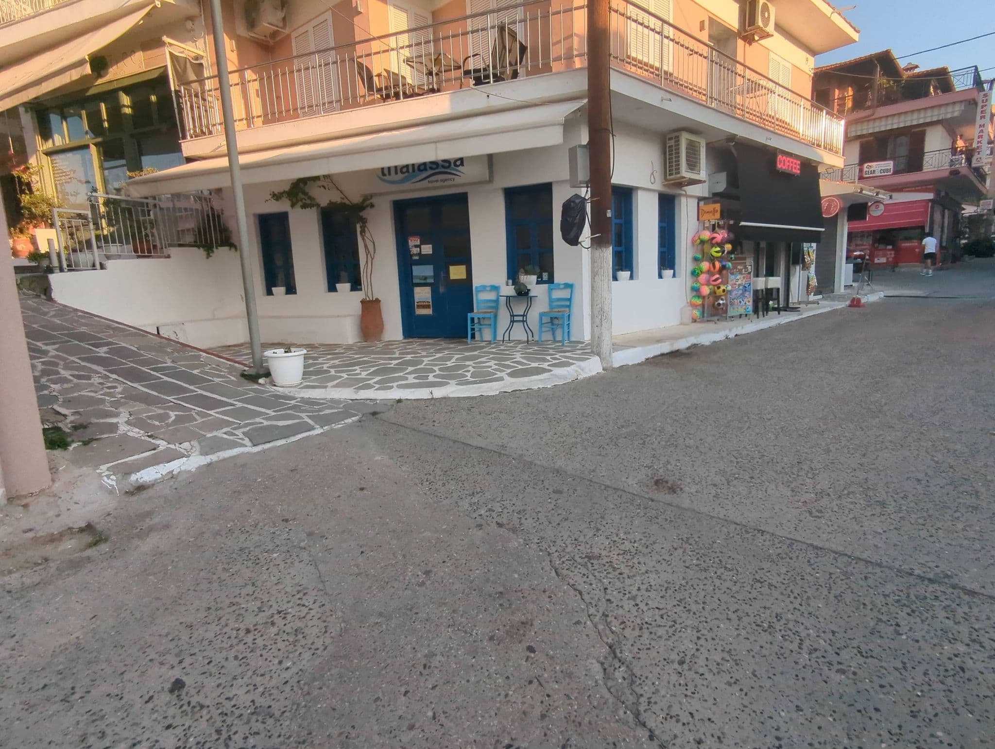 Street view near Miramare Hotel Bungalows, Néos Marmarás — © tr_ck3em (CC BY-SA · Mapillary)