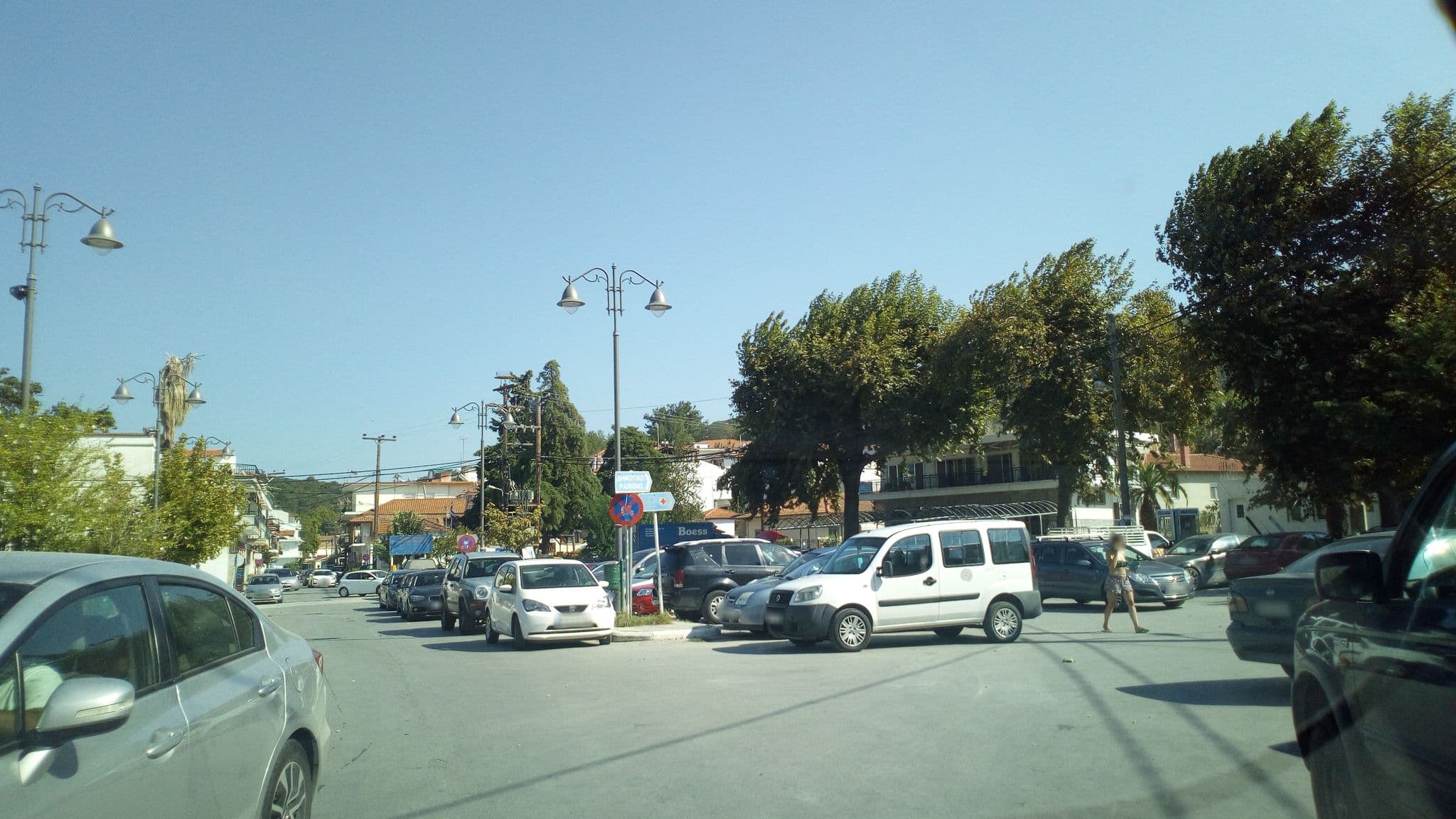 Street view near Arista Holiday Apartments, Stavrós — © skarmoutsosv (CC BY-SA · Mapillary)
