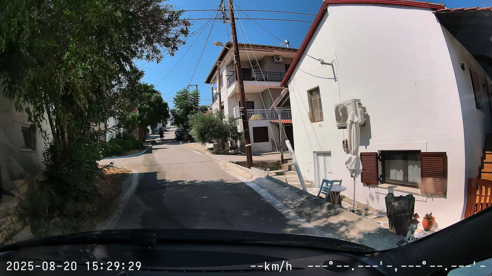 Street view near Aloe Hotel, Néa Róda — © sm4rk0 (CC BY-SA · Mapillary)