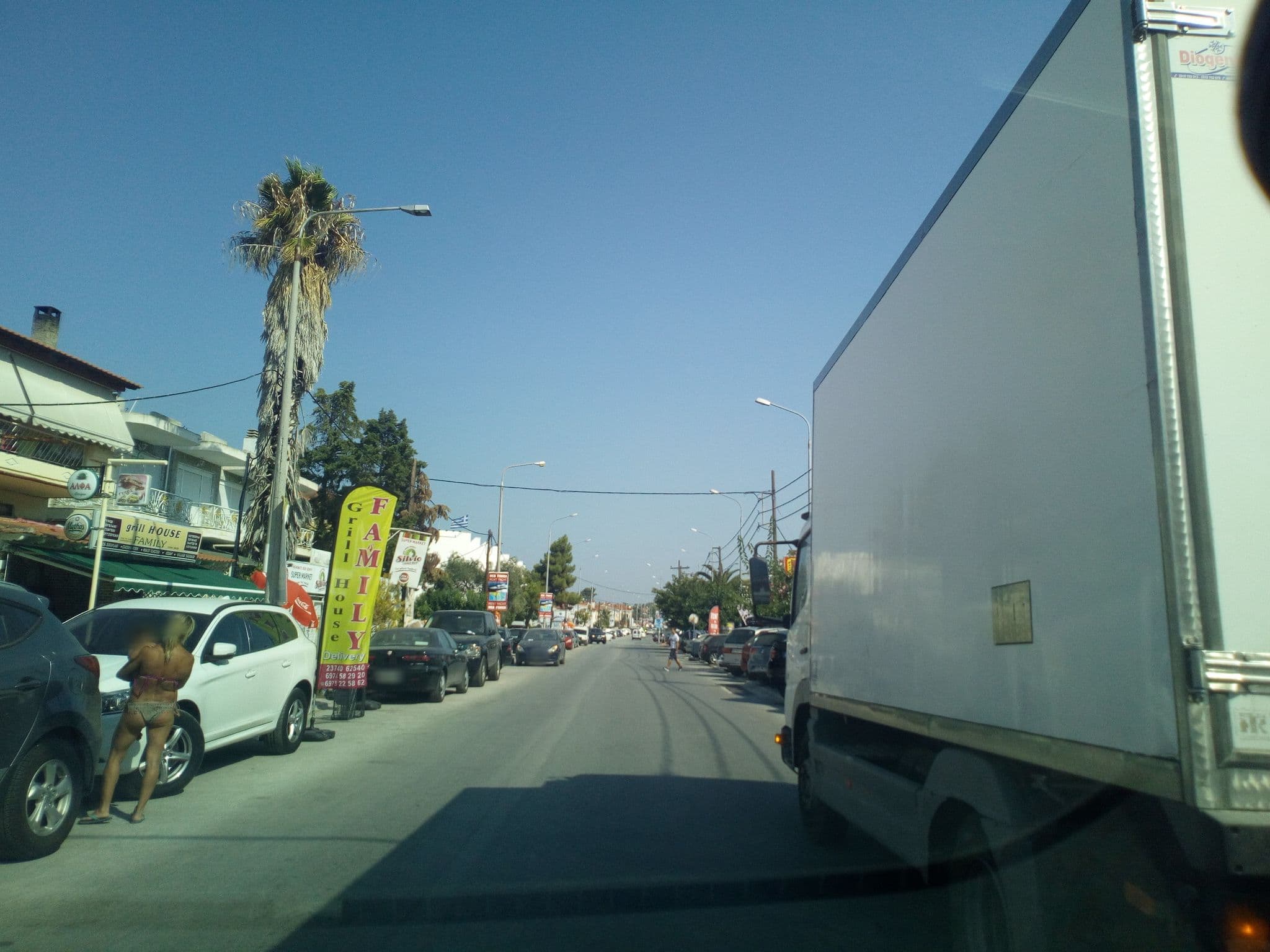 Street view near Villa Magda I, Pefkochóri — © skarmoutsosv (CC BY-SA · Mapillary)