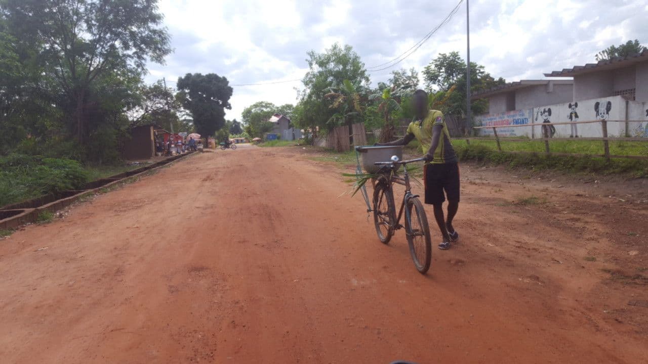 Street view near Hôtel Bondo, Bandundu Province — © don20 (CC BY-SA · Mapillary)