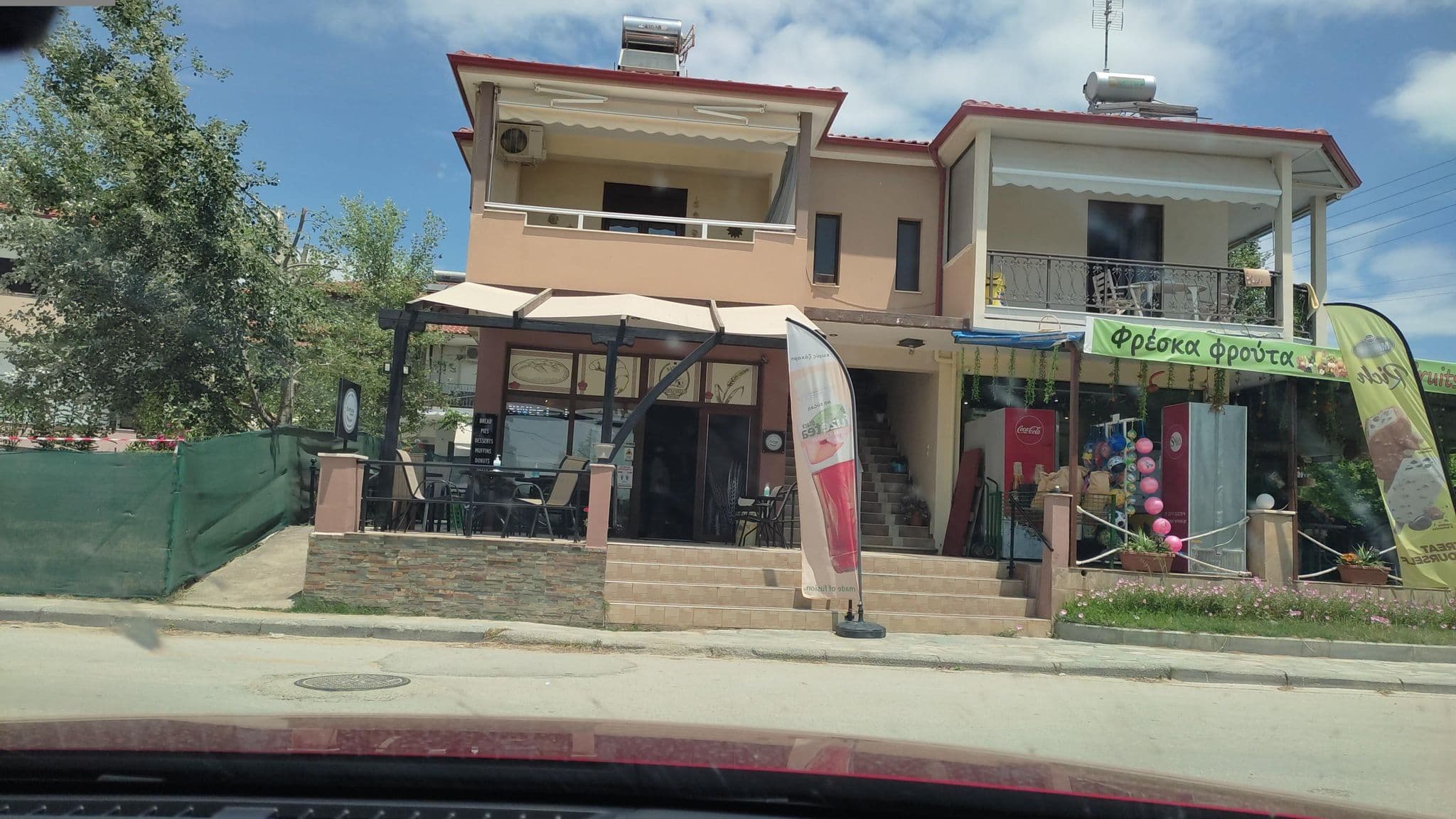 Street view near Zeus BNB Apartments, Níkiti — © neau (CC BY-SA · Mapillary)