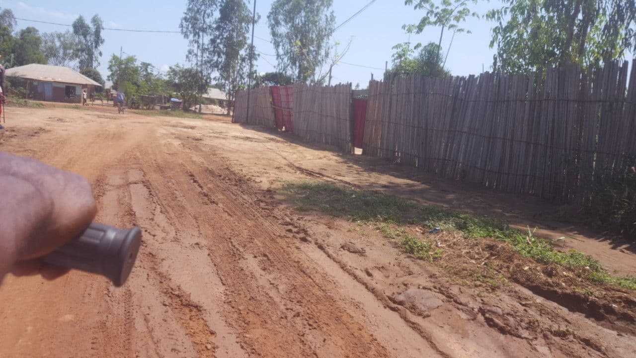 Street view near Hôtel Petit Zoo, Bandundu Province — © don20 (CC BY-SA · Mapillary)