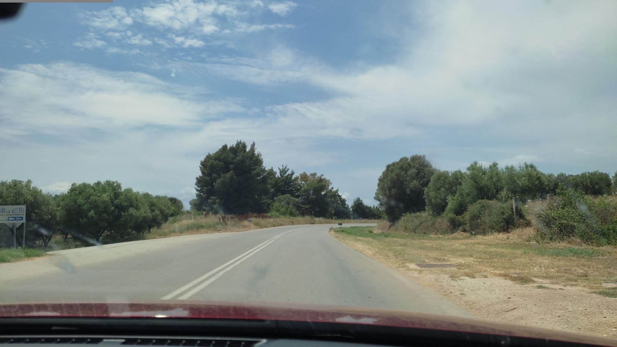 Street view near Vila Ioanna, Níkiti — © neau (CC BY-SA · Mapillary)