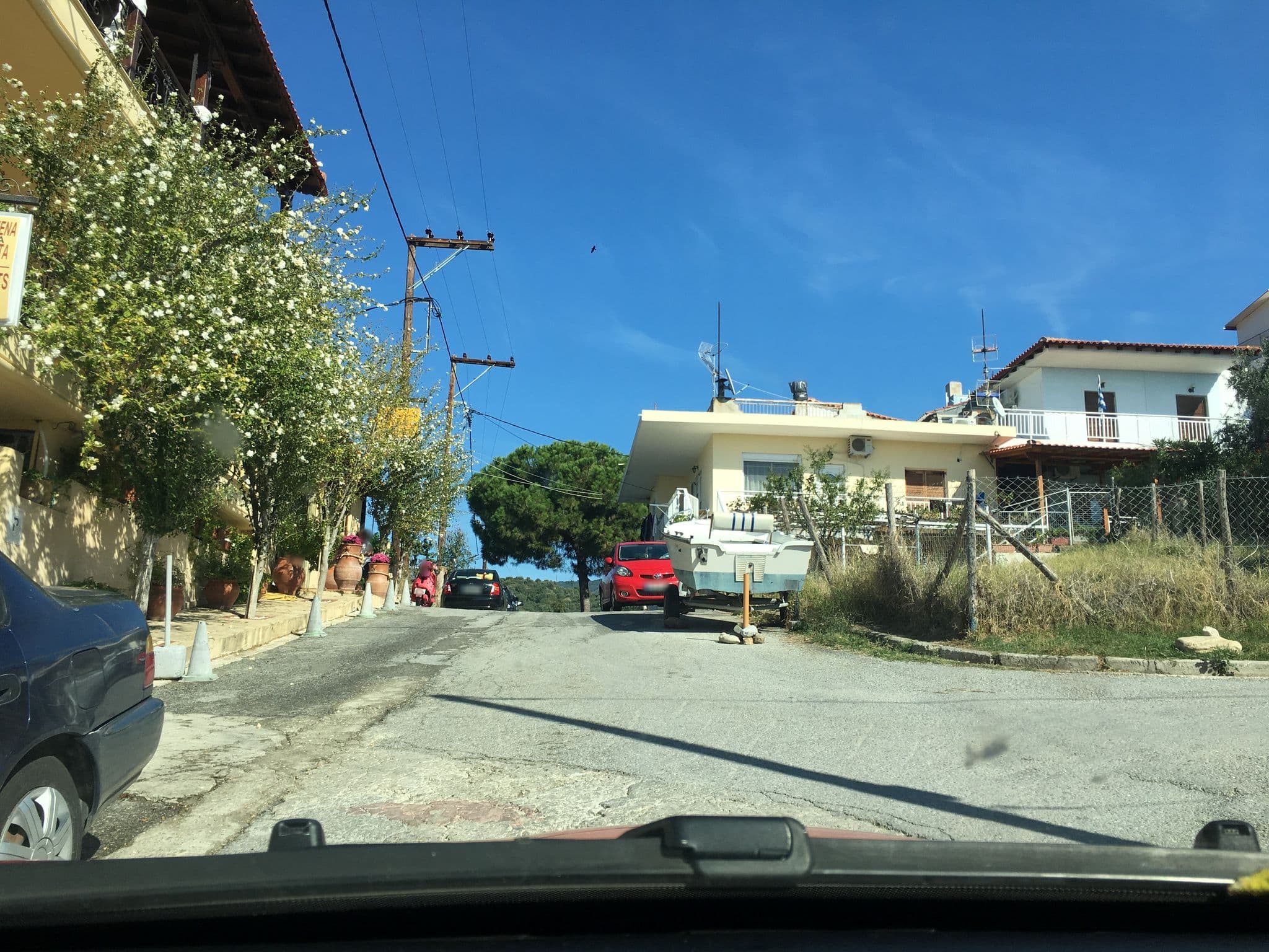 Street view near Konaki Ouranapoli, Néa Róda — © noel (CC BY-SA · Mapillary)