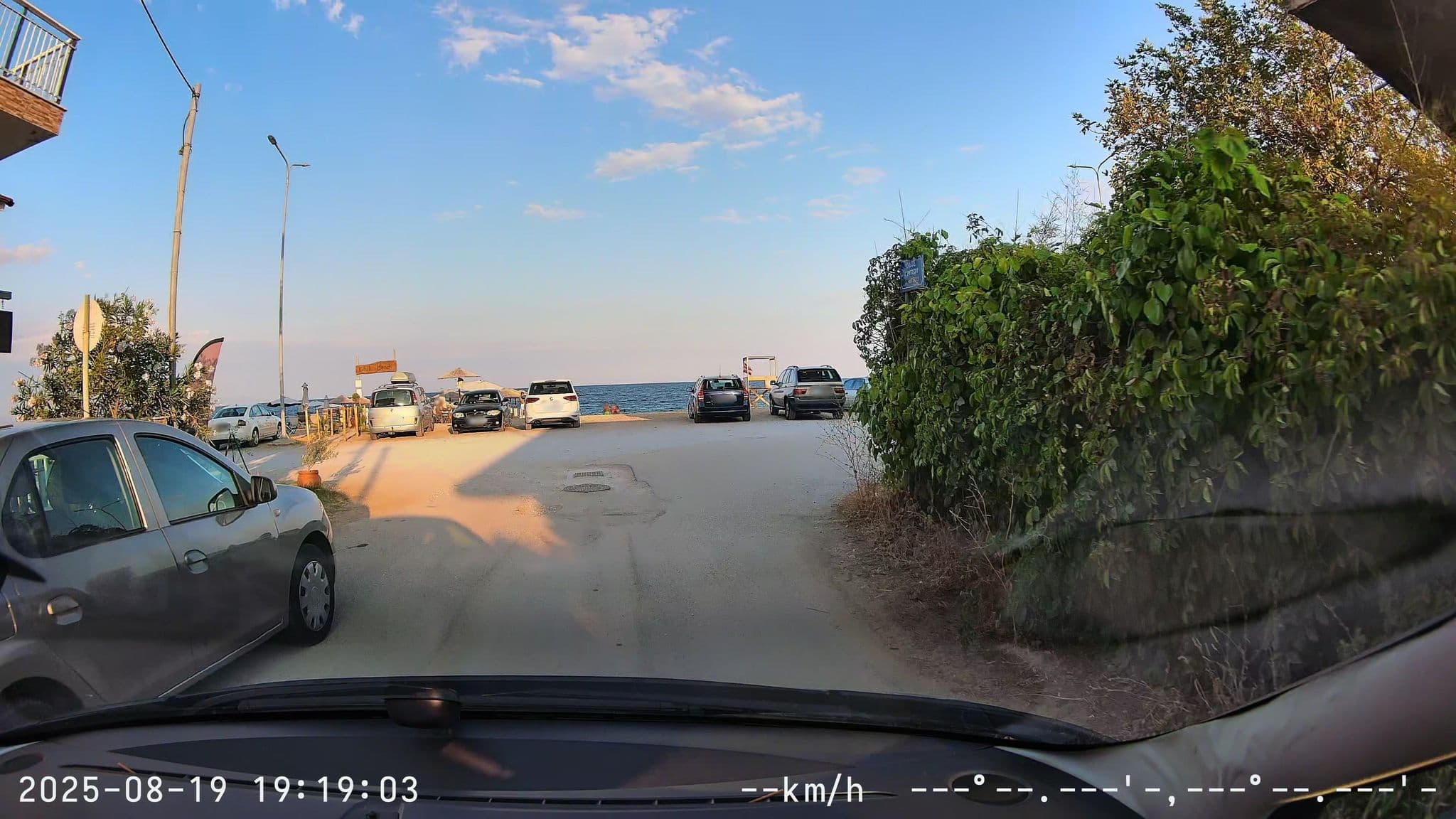 Street view near kohili apartments, Néa Vrasná — © sm4rk0 (CC BY-SA · Mapillary)