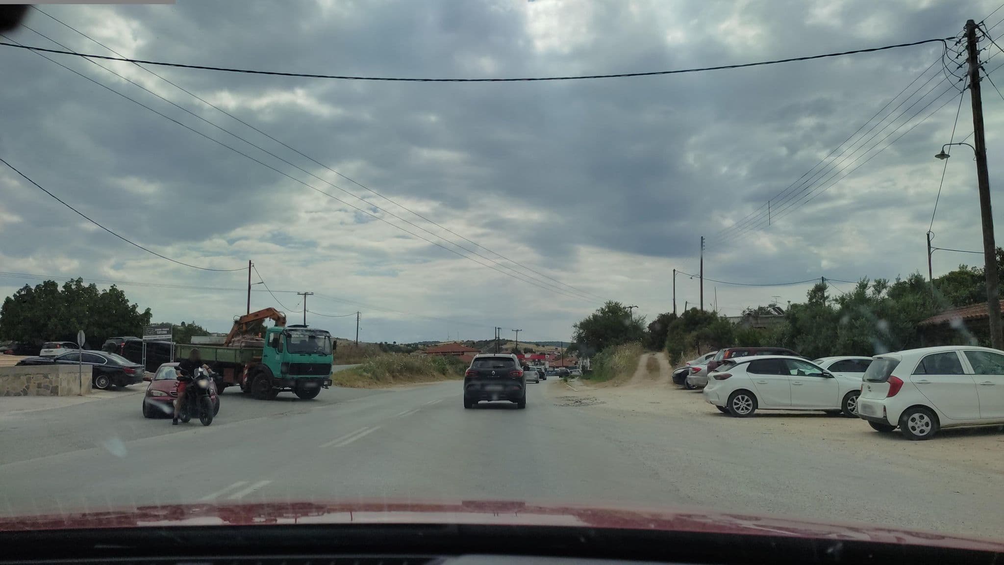 Street view near Villa Atlantis Deluxe Apartments, Níkiti — © neau (CC BY-SA · Mapillary)