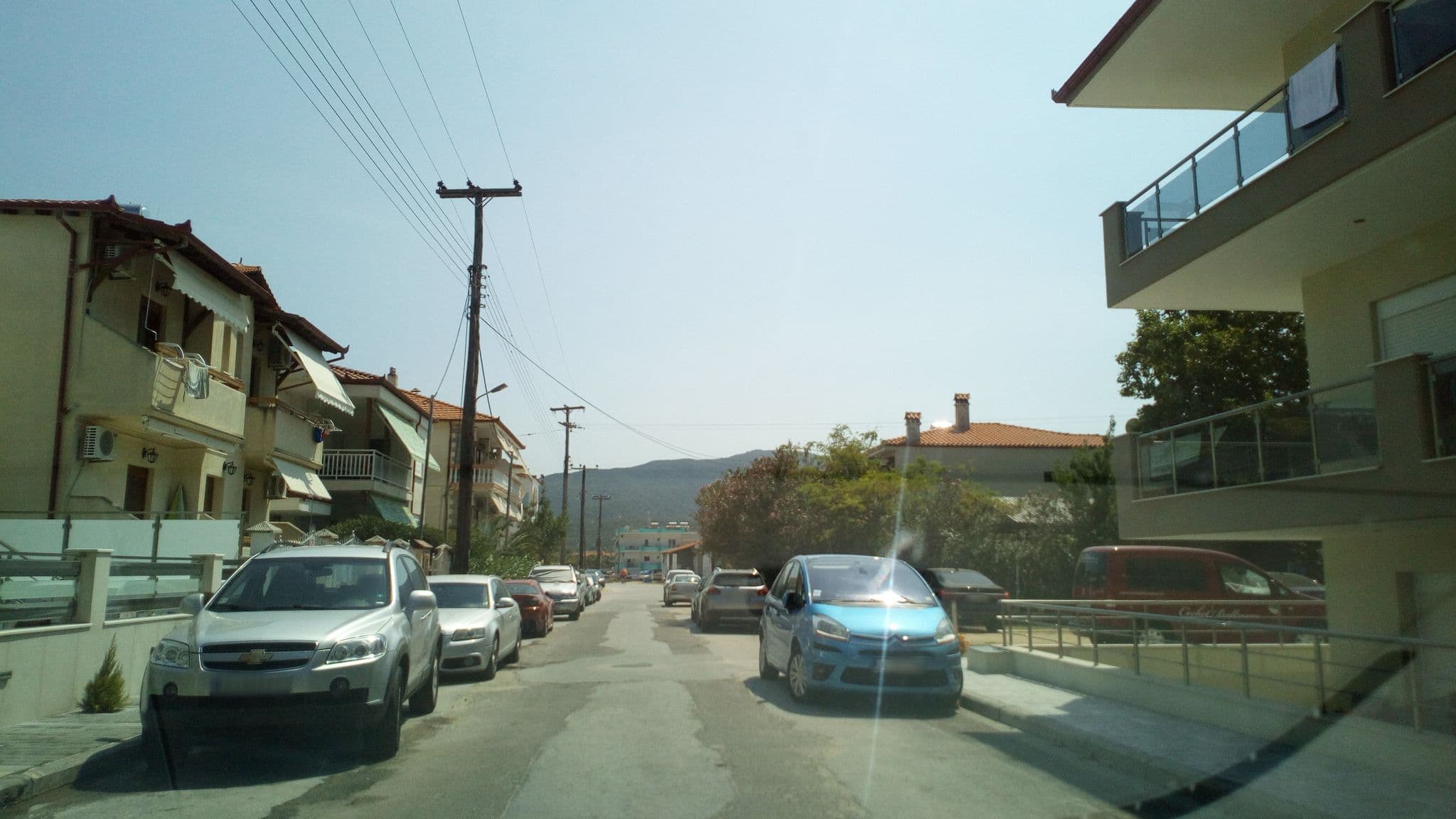 Street view near Oreos Apartments, Sárti — © skarmoutsosv (CC BY-SA · Mapillary)