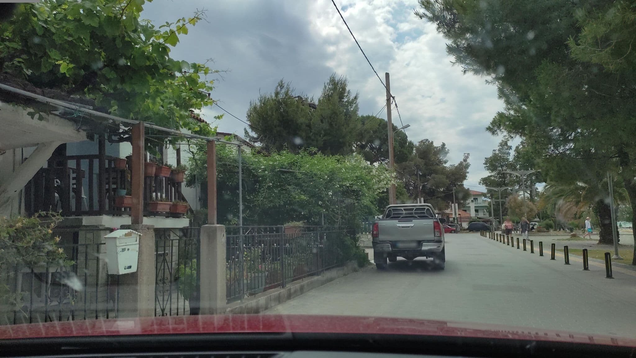 Street view near Ikies Mantsiou,Luxury apartmans,Nikiti,Grecce, Níkiti — © neau (CC BY-SA · Mapillary)