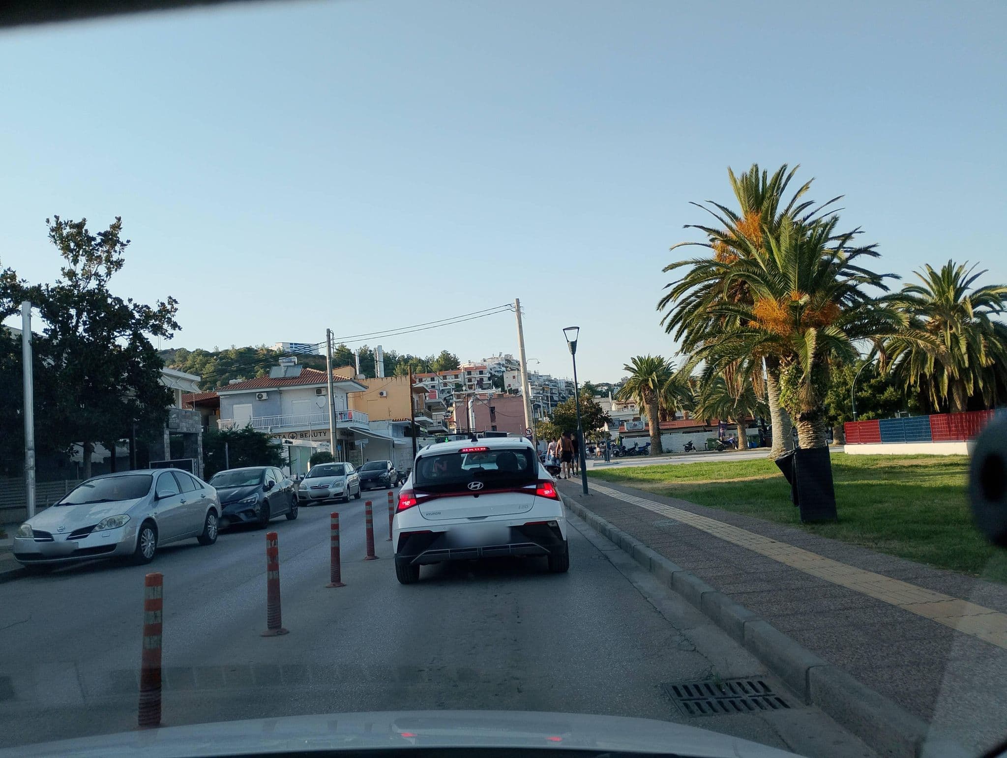 Street view near Tsigas Hotel, Néa Iraklítsa — © George_210 (CC BY-SA · Mapillary)