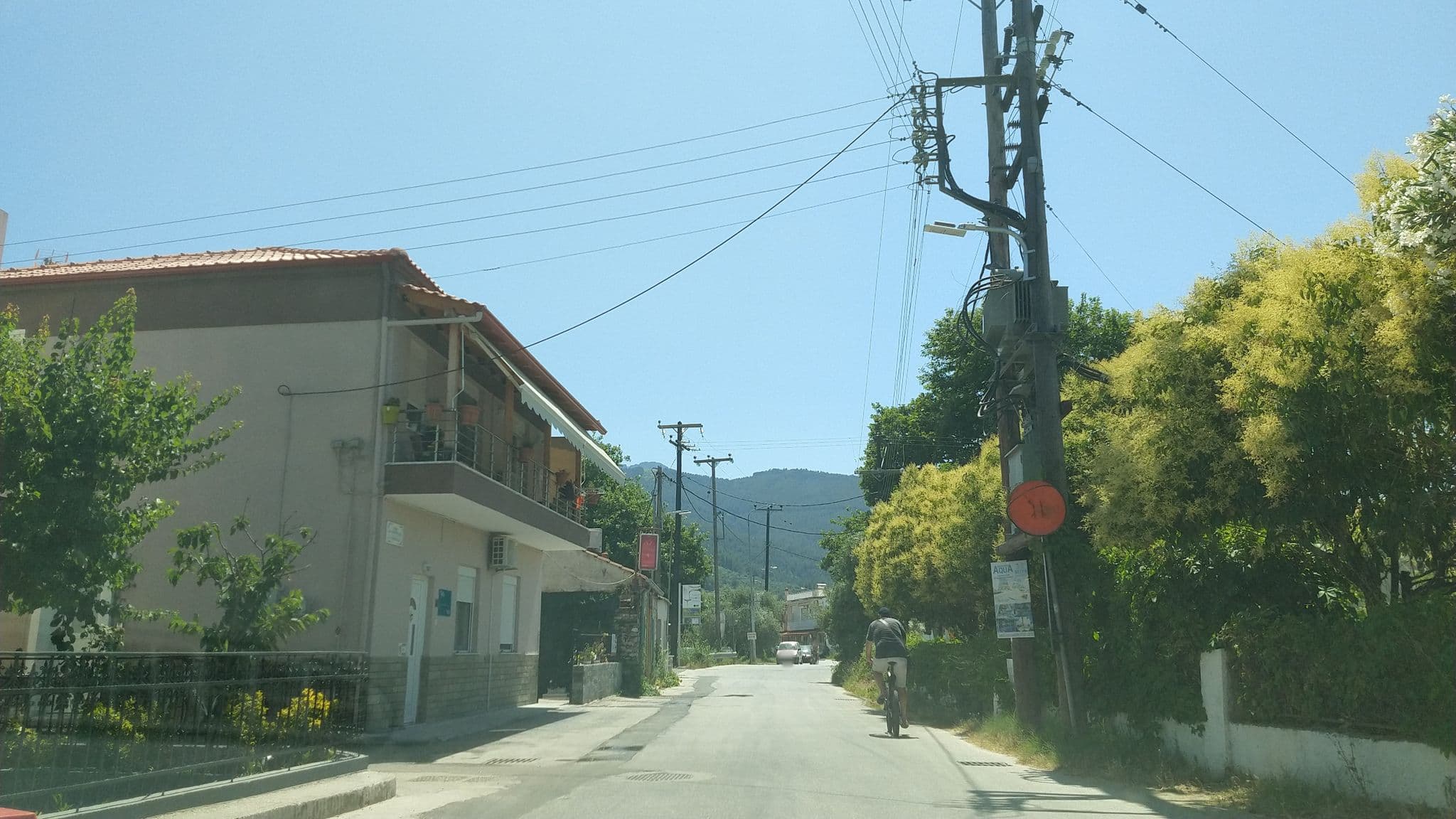 Street view near Versa Studios, Thásos — © lucia_ (CC BY-SA · Mapillary)