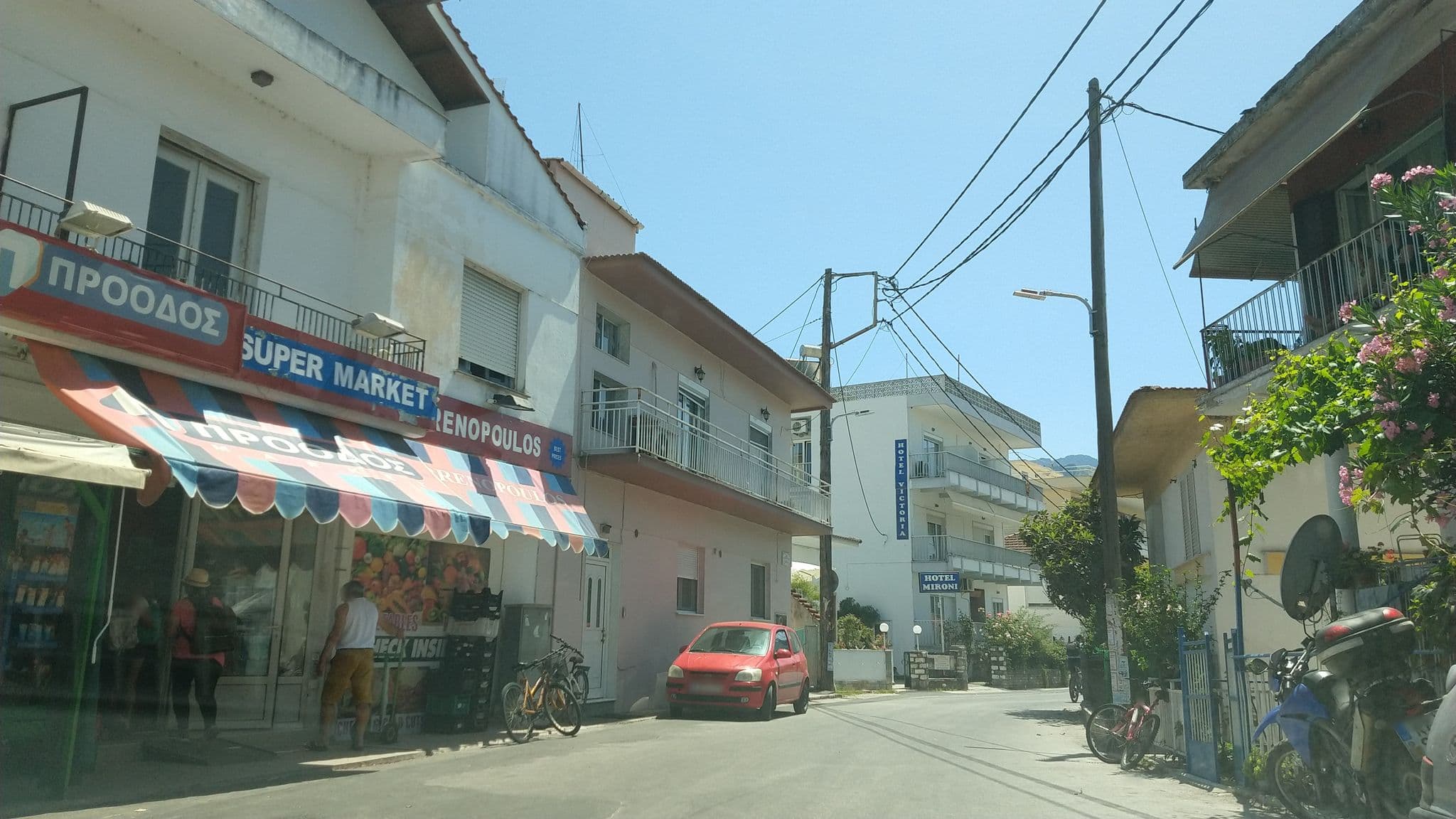 Street view near Dialektopoulou apartments, Thásos — © lucia_ (CC BY-SA · Mapillary)