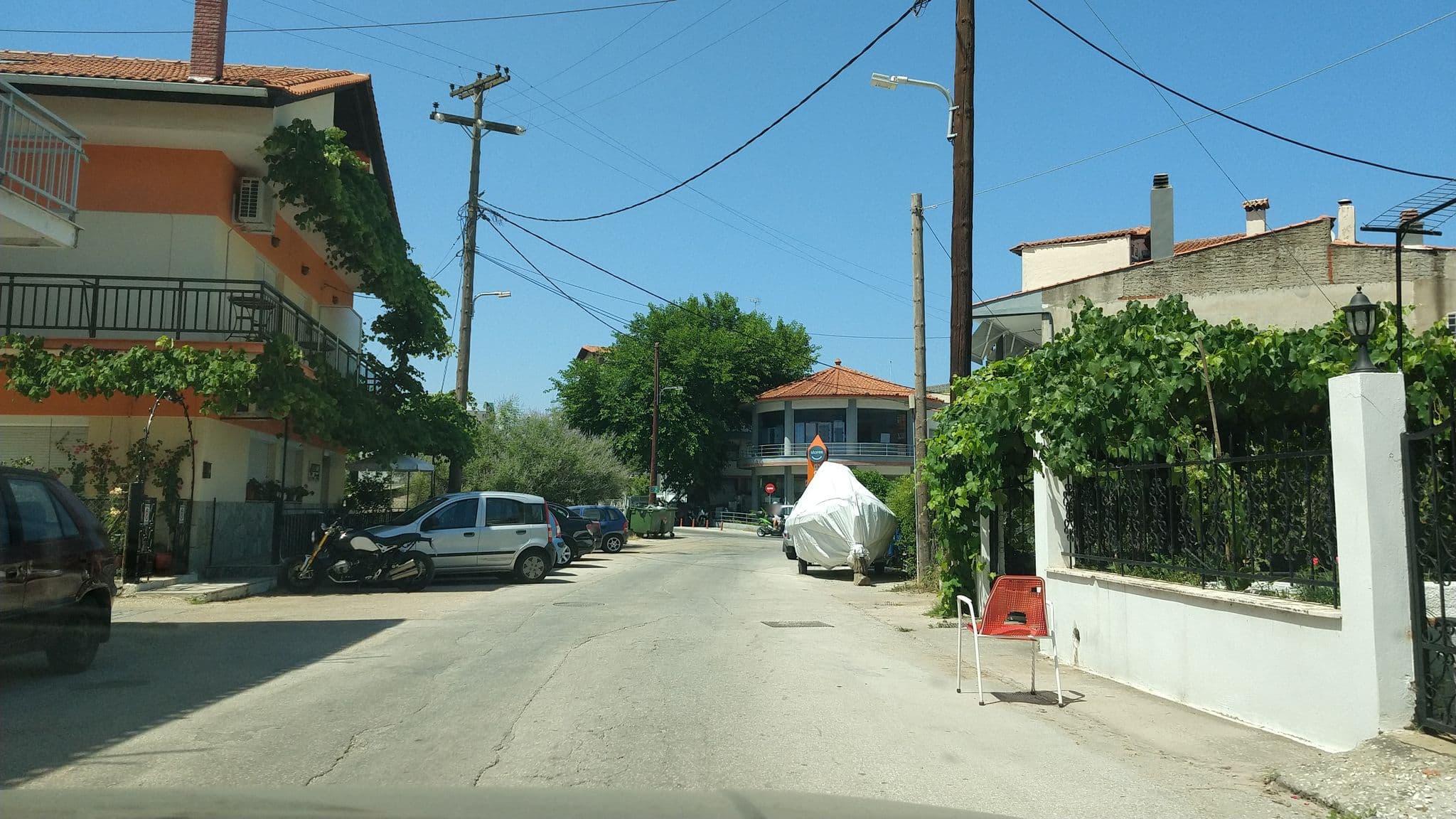 Street view near Vila Philip, Thásos — © lucia_ (CC BY-SA · Mapillary)