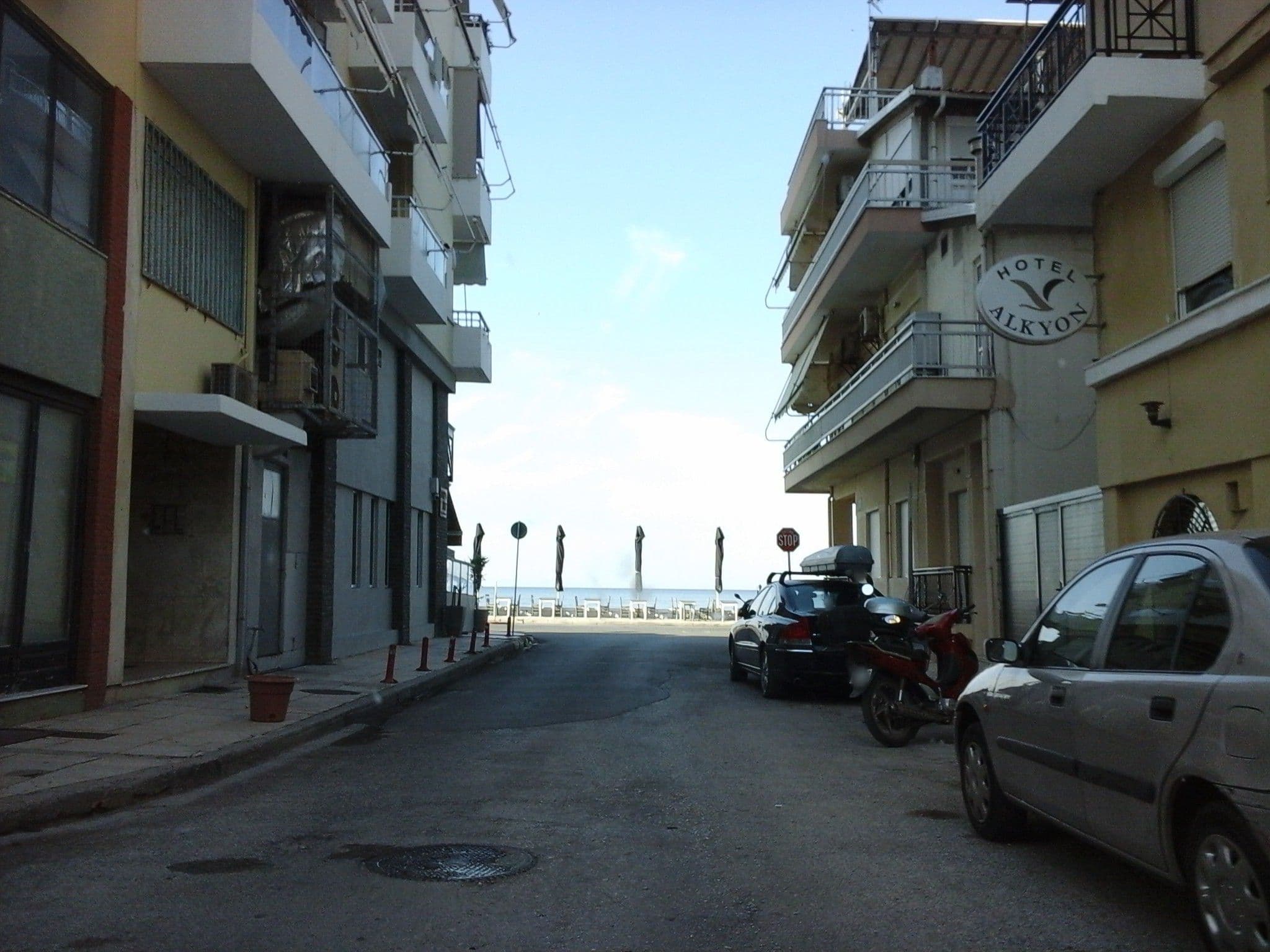 Street view near Alkyon Hotel, Alexandroupoli — © robot8a (CC BY-SA · Mapillary)