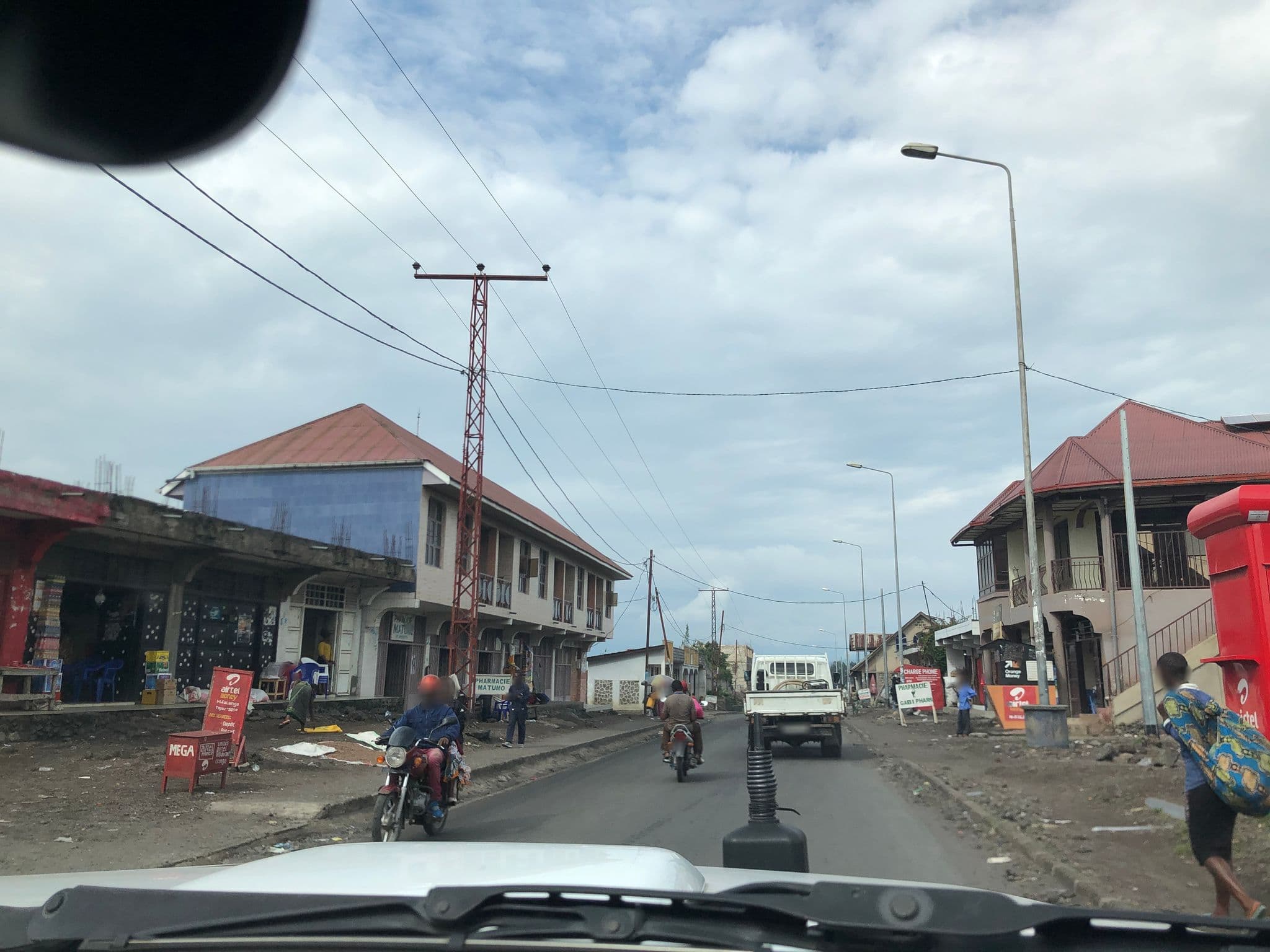 Street view near Glorade, Goma — © peltiern (CC BY-SA · Mapillary)