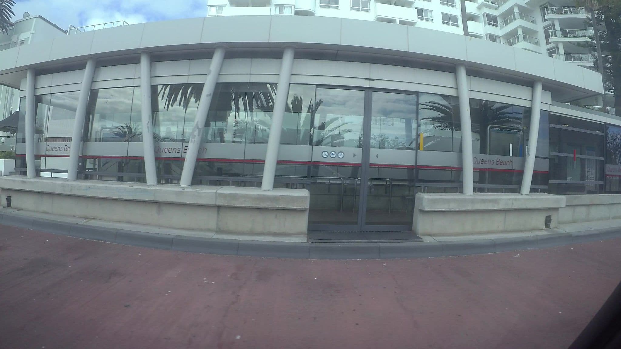 Street view near The Peninsula All Suite Hotel, Cape Town — © kaart_3 (CC BY-SA · Mapillary)