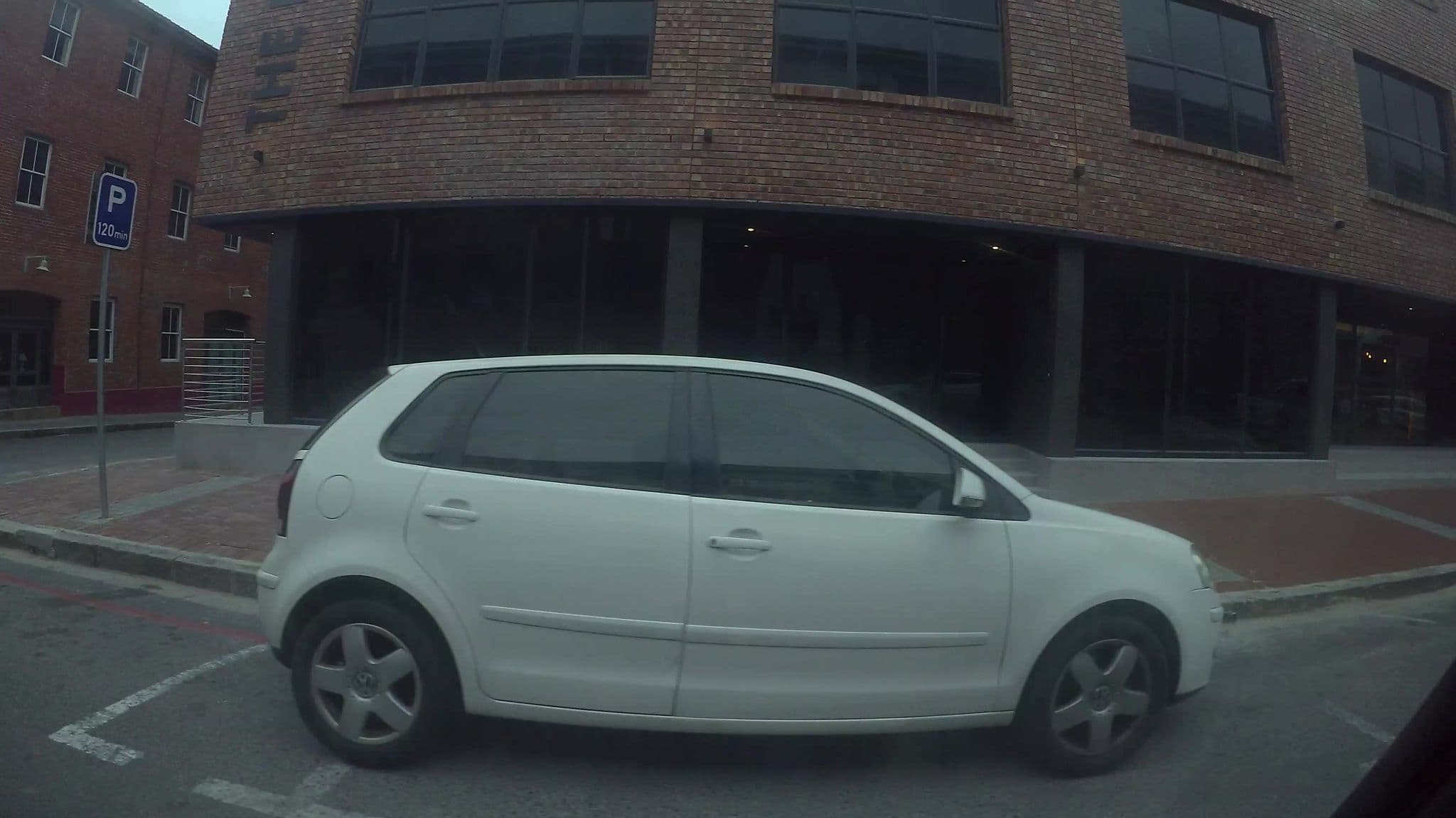 Street view near Docklands, Cape Town — © kaart_3 (CC BY-SA · Mapillary)