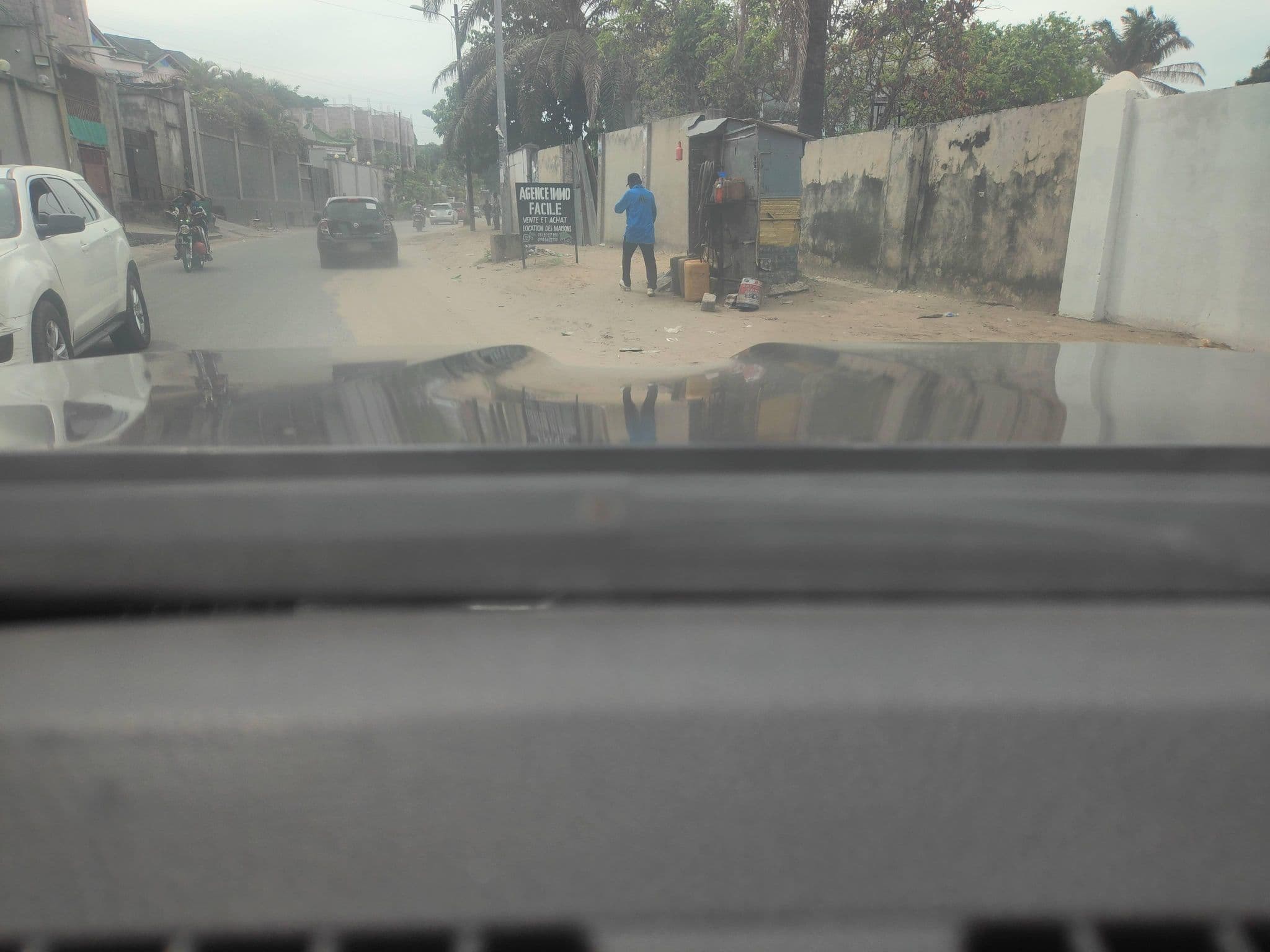 Street view near Residence Karibu Ma campagne, Kinshasa