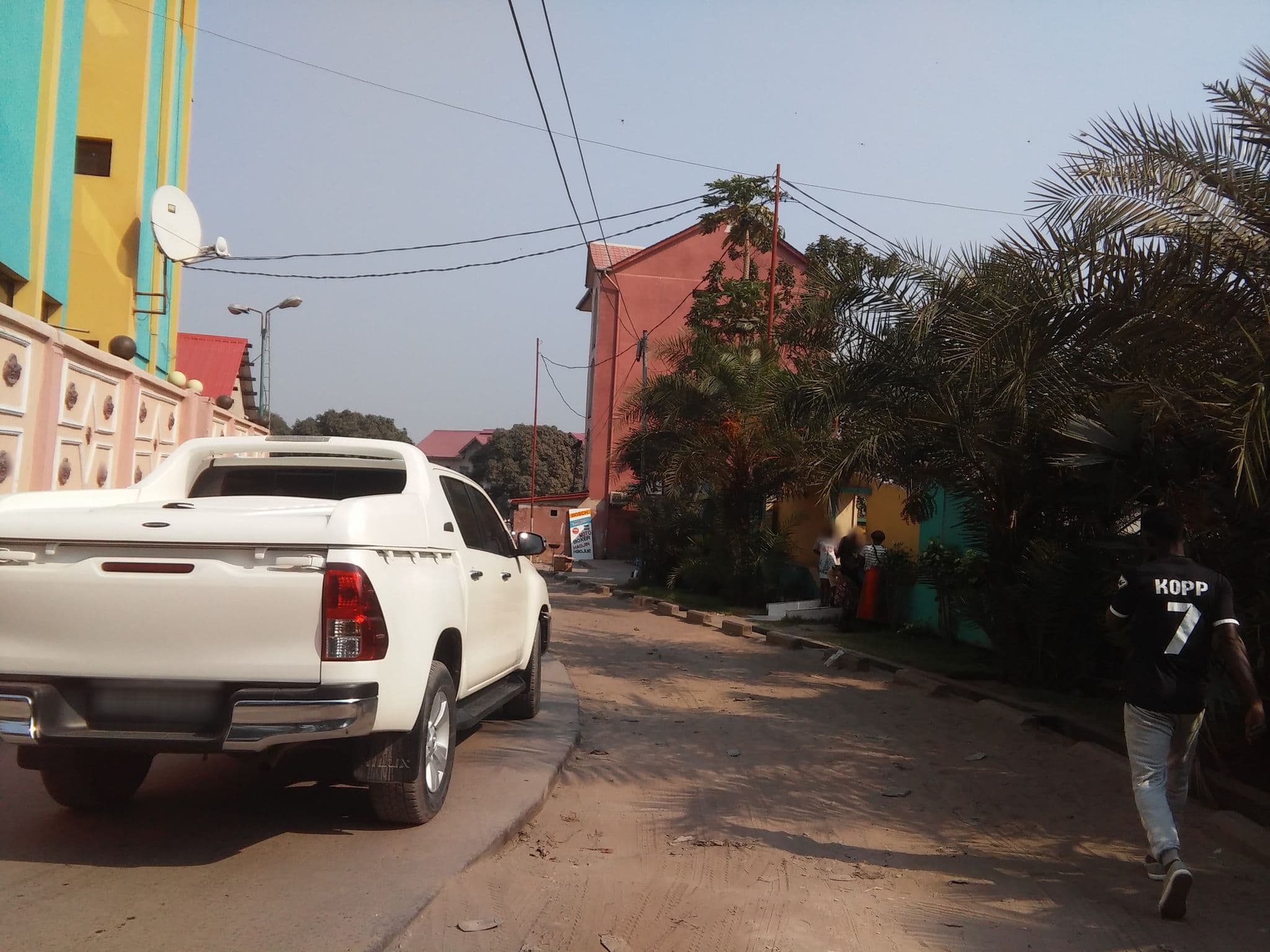 Street view near Los Angeles, Kinshasa