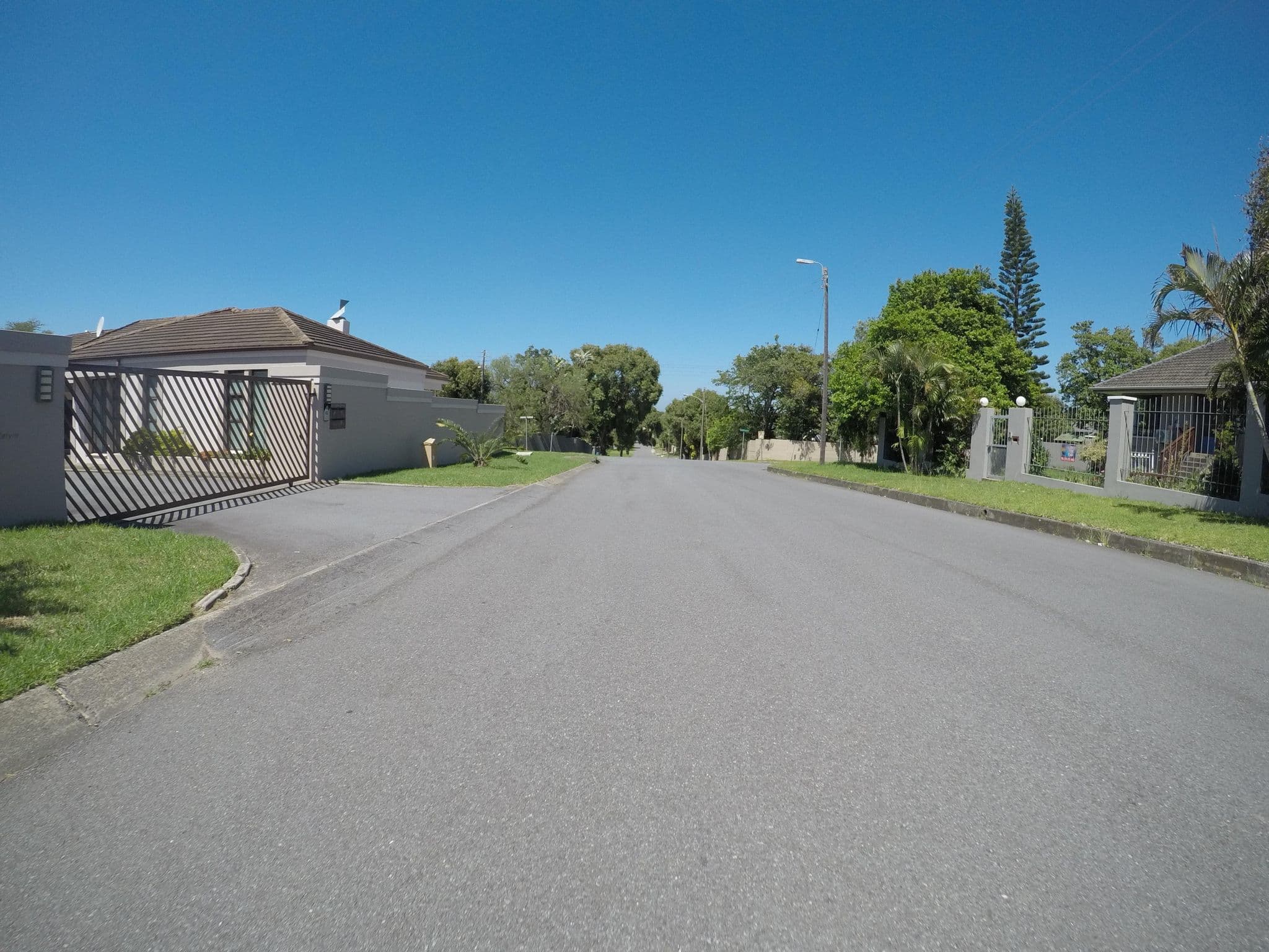 Street view near Parrot Peek Inn, Ducats — © bergie (CC BY-SA · Mapillary)