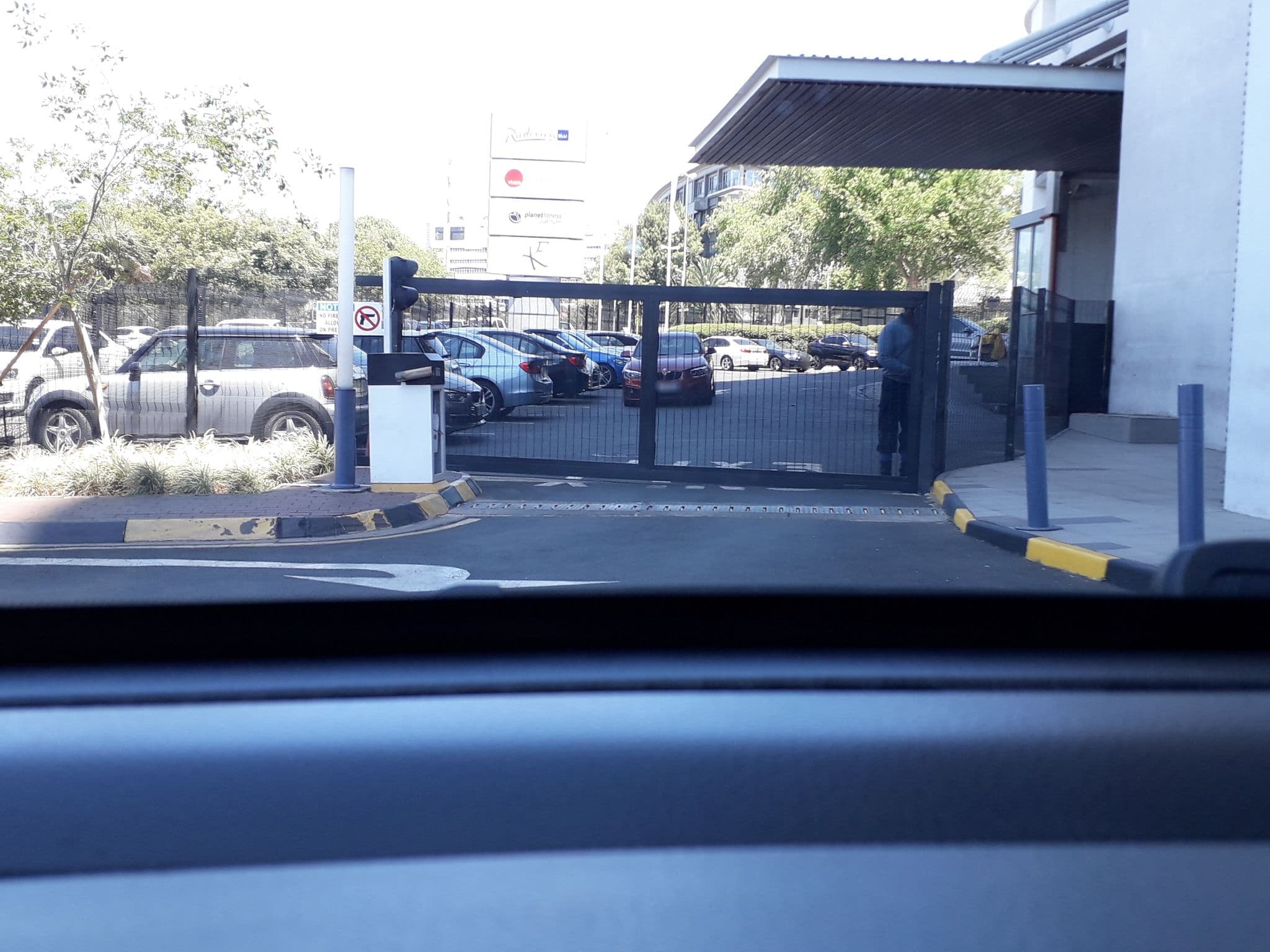 Street view near Pool - Radisson Blu Hotel Sandton, Alexandra — © lenah (CC BY-SA · Mapillary)