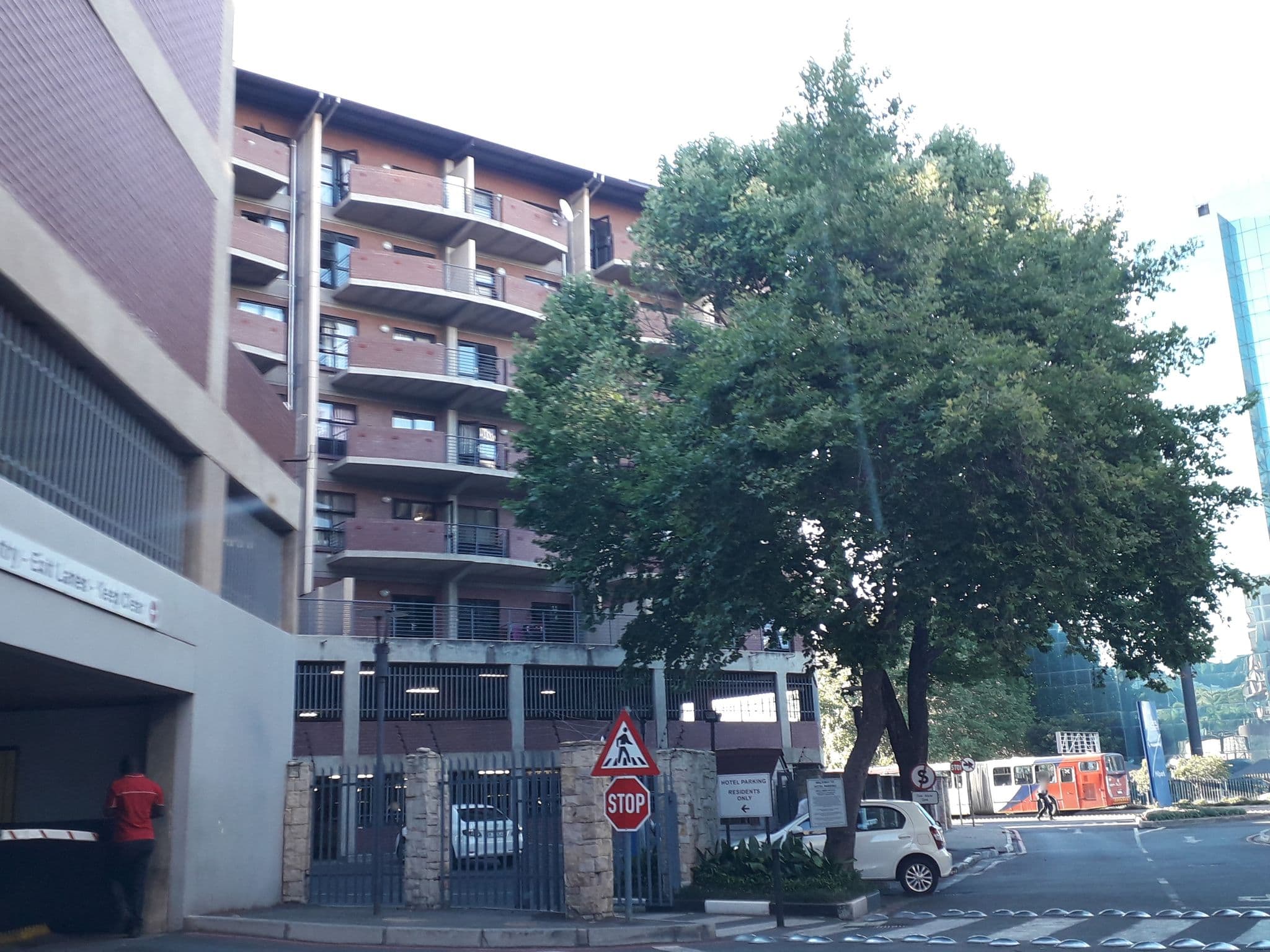 Street view near Southern Sun ,Garden Court, Johannesburg — © lenah (CC BY-SA · Mapillary)