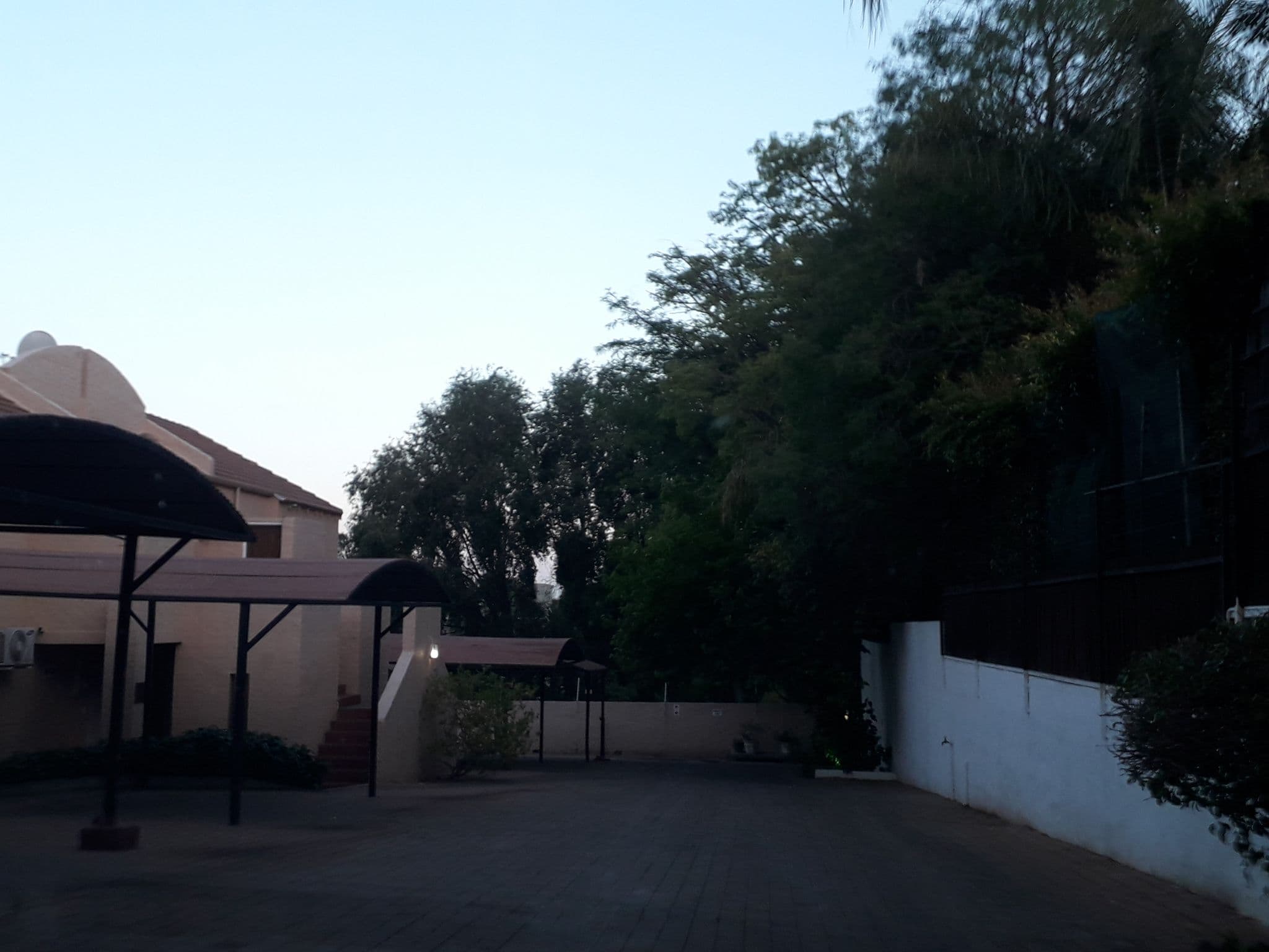 Street view near Glenalmond Hotel & Spa, Alexandra — © lenah (CC BY-SA · Mapillary)