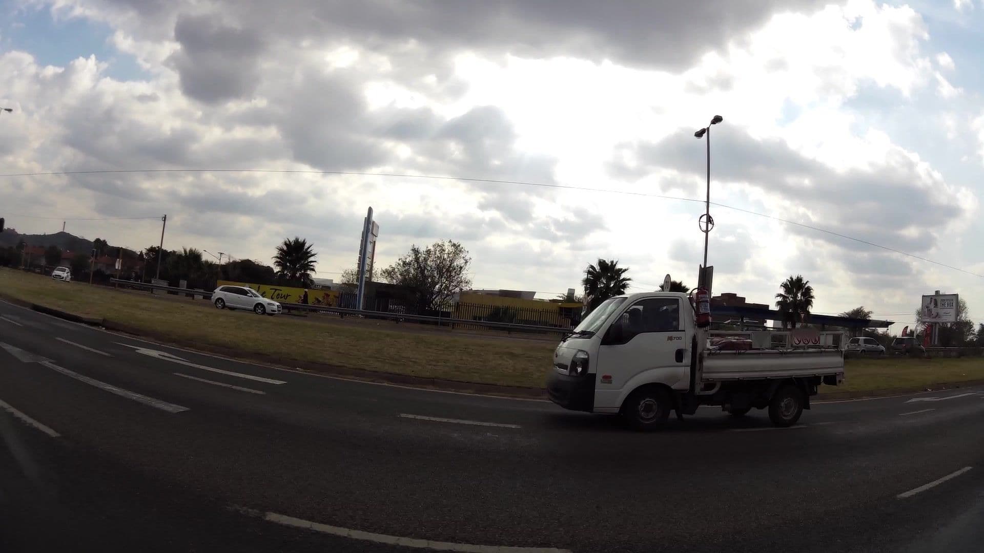 Street view near TC's On Lynnwood, Pretoria — © kaartcam (CC BY-SA · Mapillary)