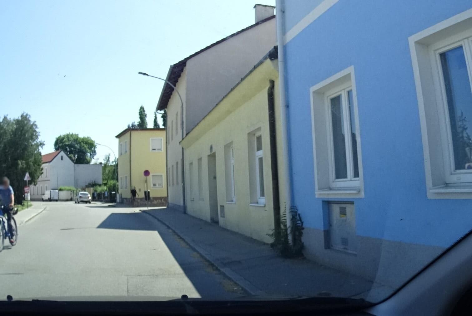 Street view near Camping Stellplatz Wiener Neustadt, Wiener Neustadt — © bbdr (CC BY-SA · Mapillary)