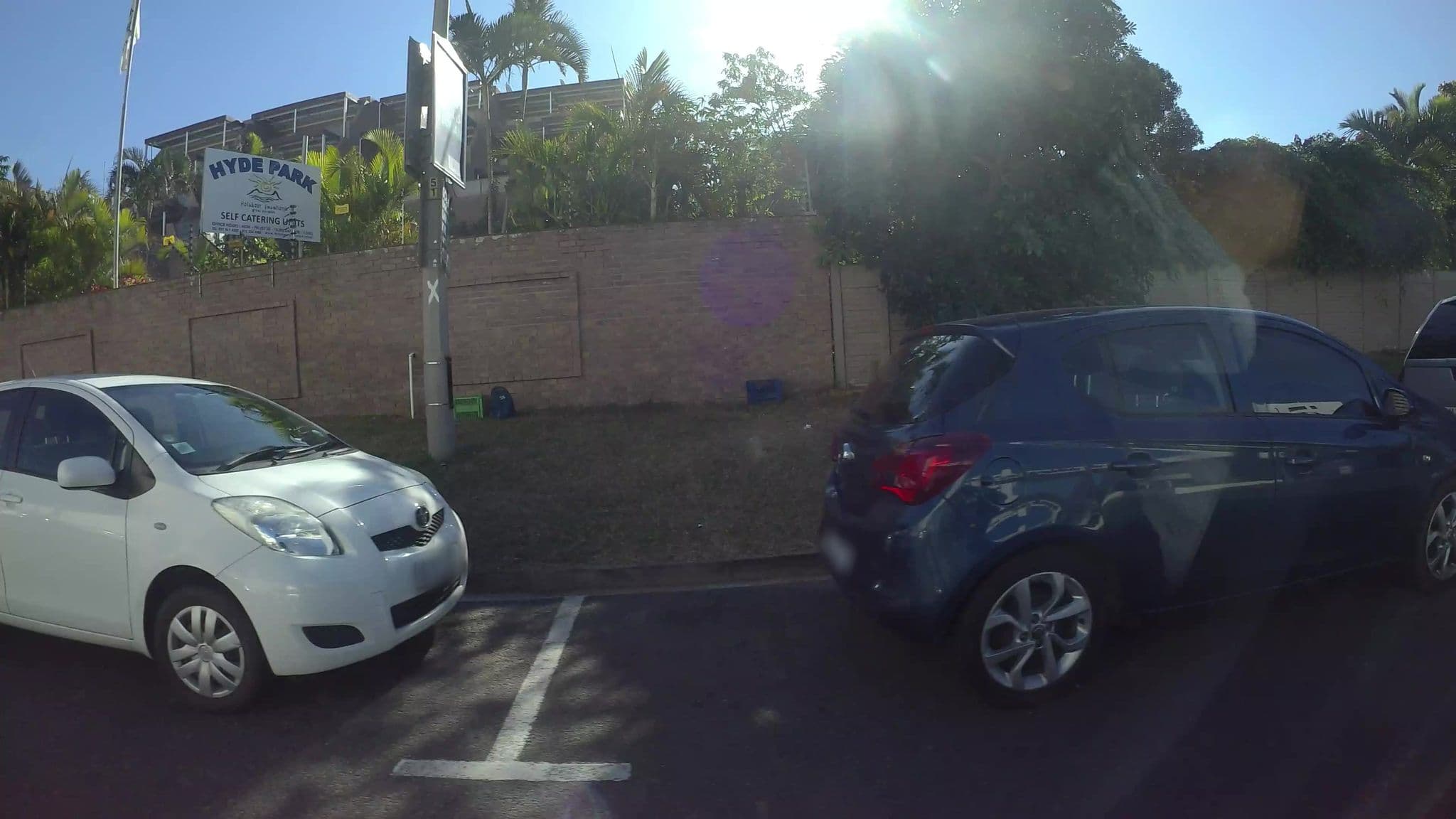 Street view near Hyde Park Family Pool, eMdloti — © kaart_3 (CC BY-SA · Mapillary)