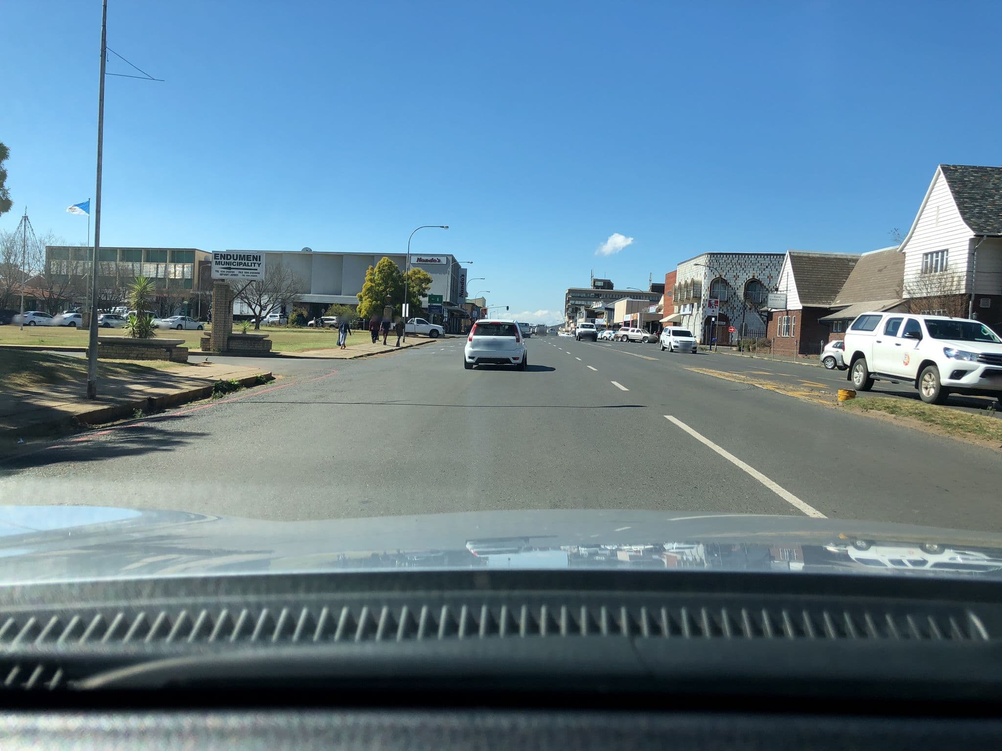 Street view near The Royal Country Inn, Dundee — © kingofafrica (CC BY-SA · Mapillary)