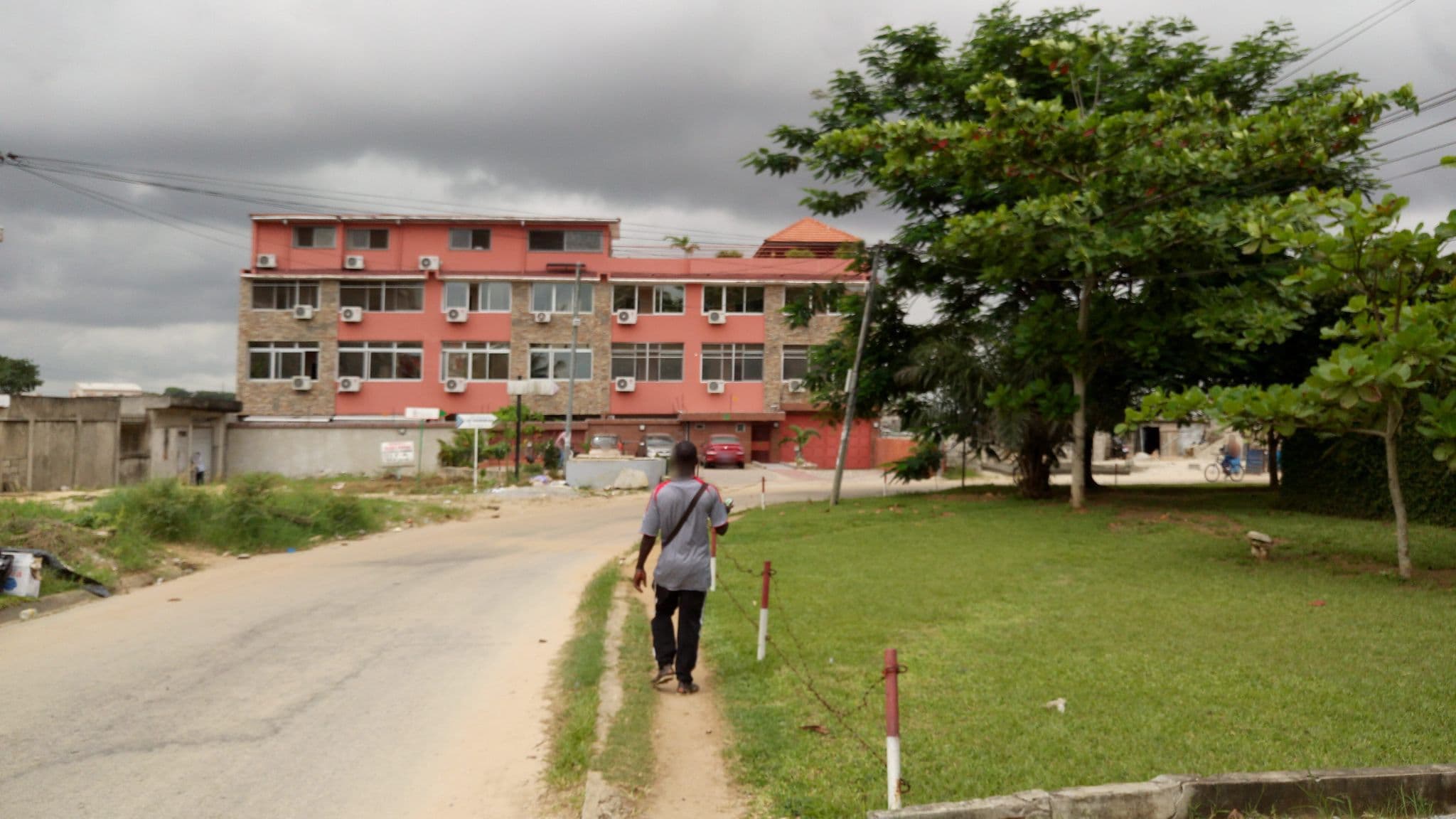 Street view near Le chalet, Abidjan
