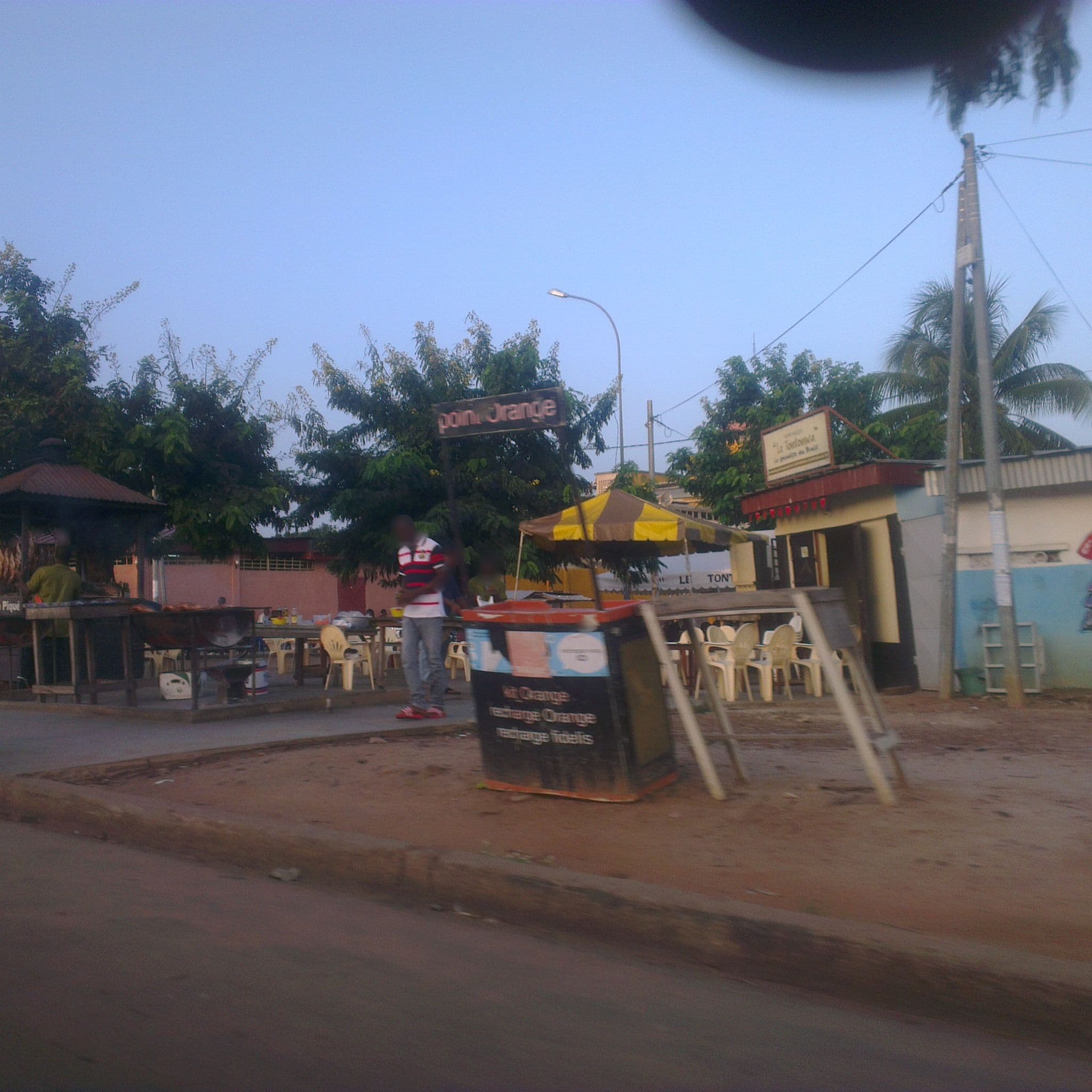 Street view near Complexe Gbeke II, Bouaké — © hoavo (CC BY-SA · Mapillary)
