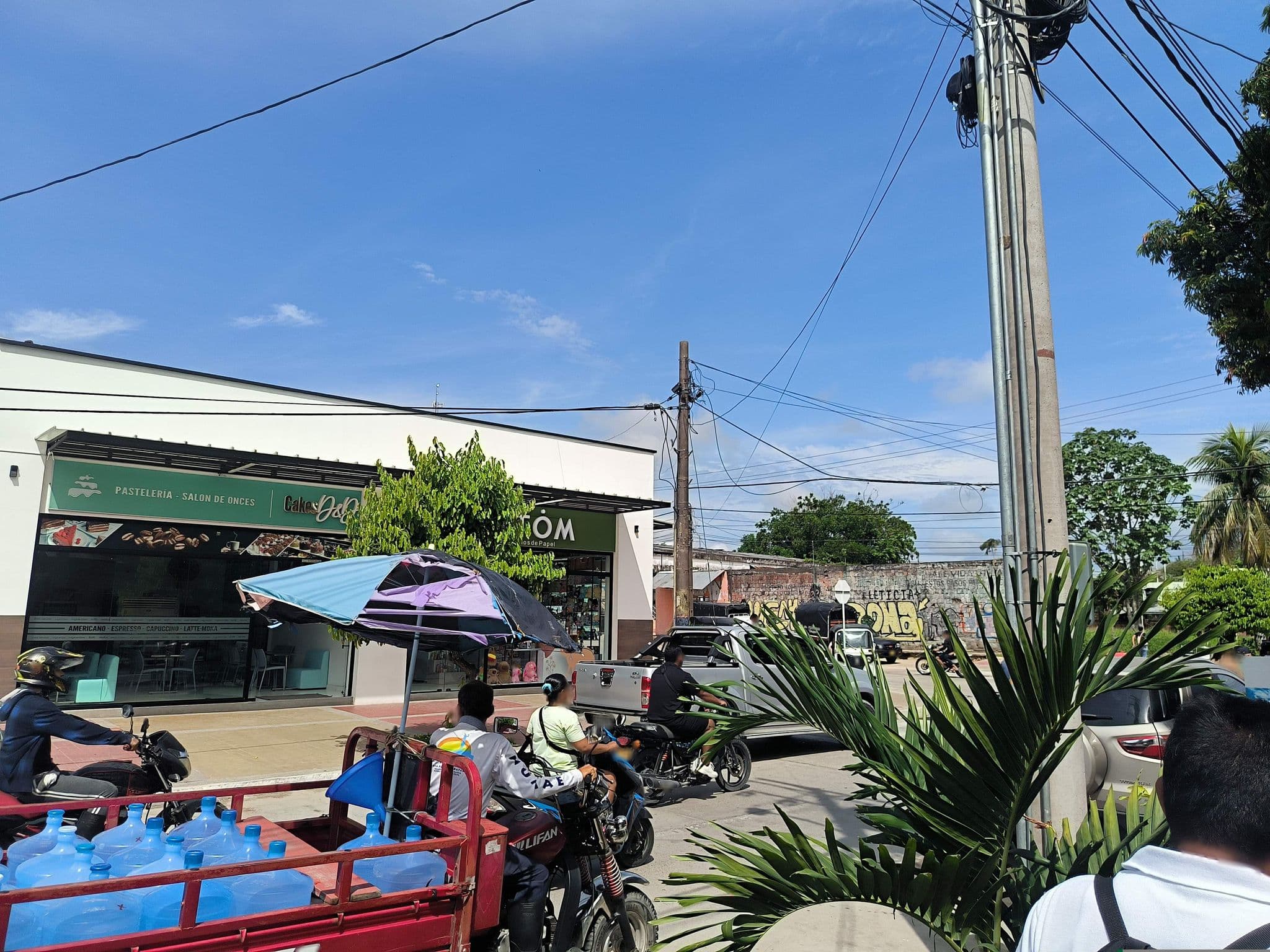 Street view near Hostal CACIQUE AMAZINICO, Leticia — © johnarupire (CC BY-SA · Mapillary)