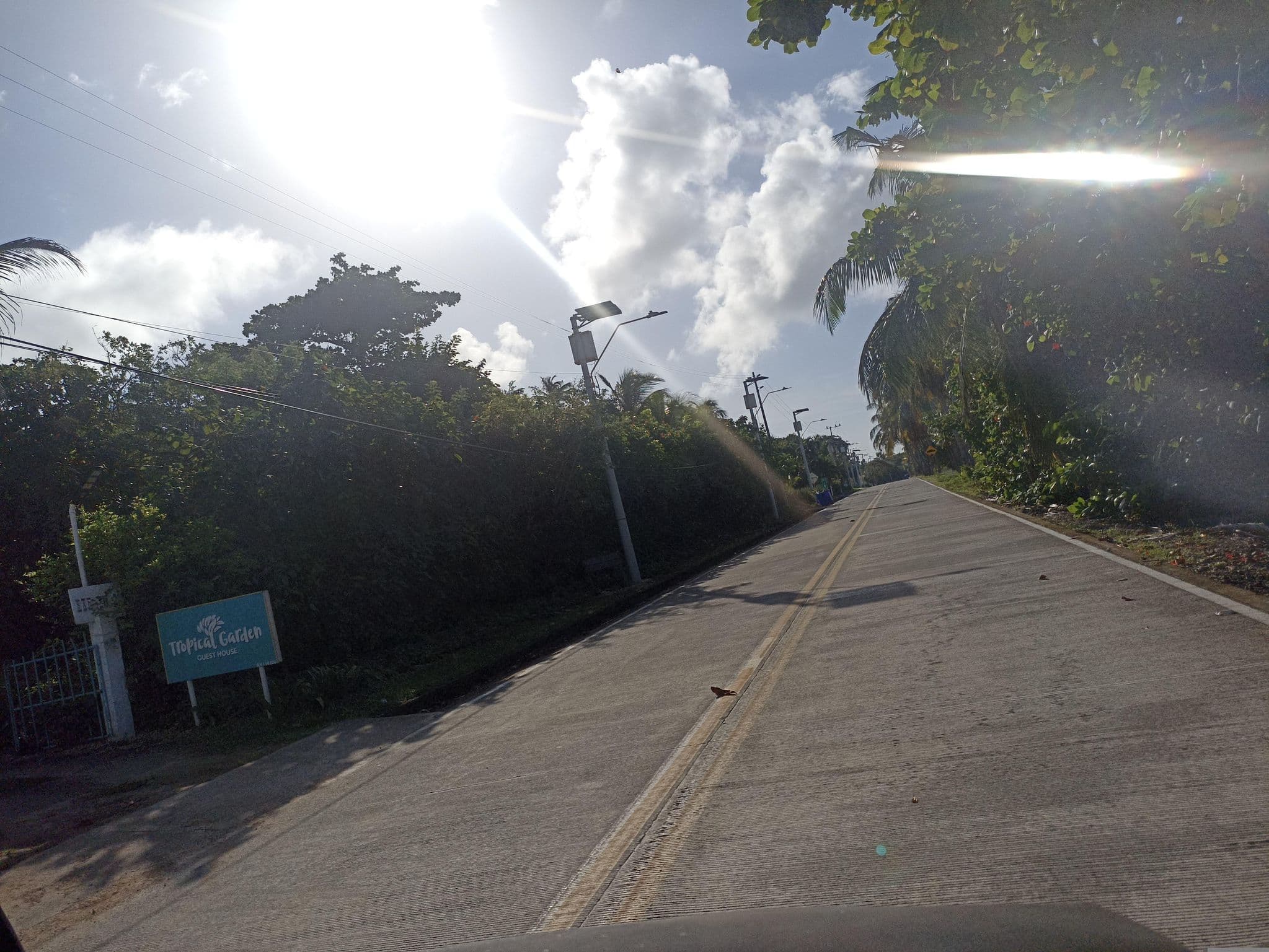 Street view near Hotel Casa de las Flores Tropical Villa Vacacional, San Andrés — © ljtoro (CC BY-SA · Mapillary)