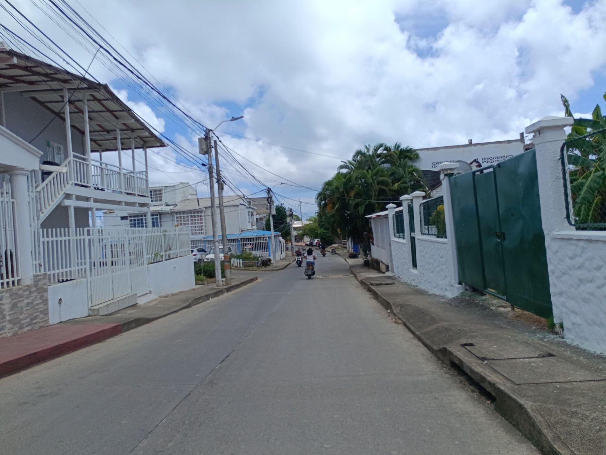 Street view near Posada Nativa Lucki´s Place, San Andrés — © bluealmondhostel (CC BY-SA · Mapillary)