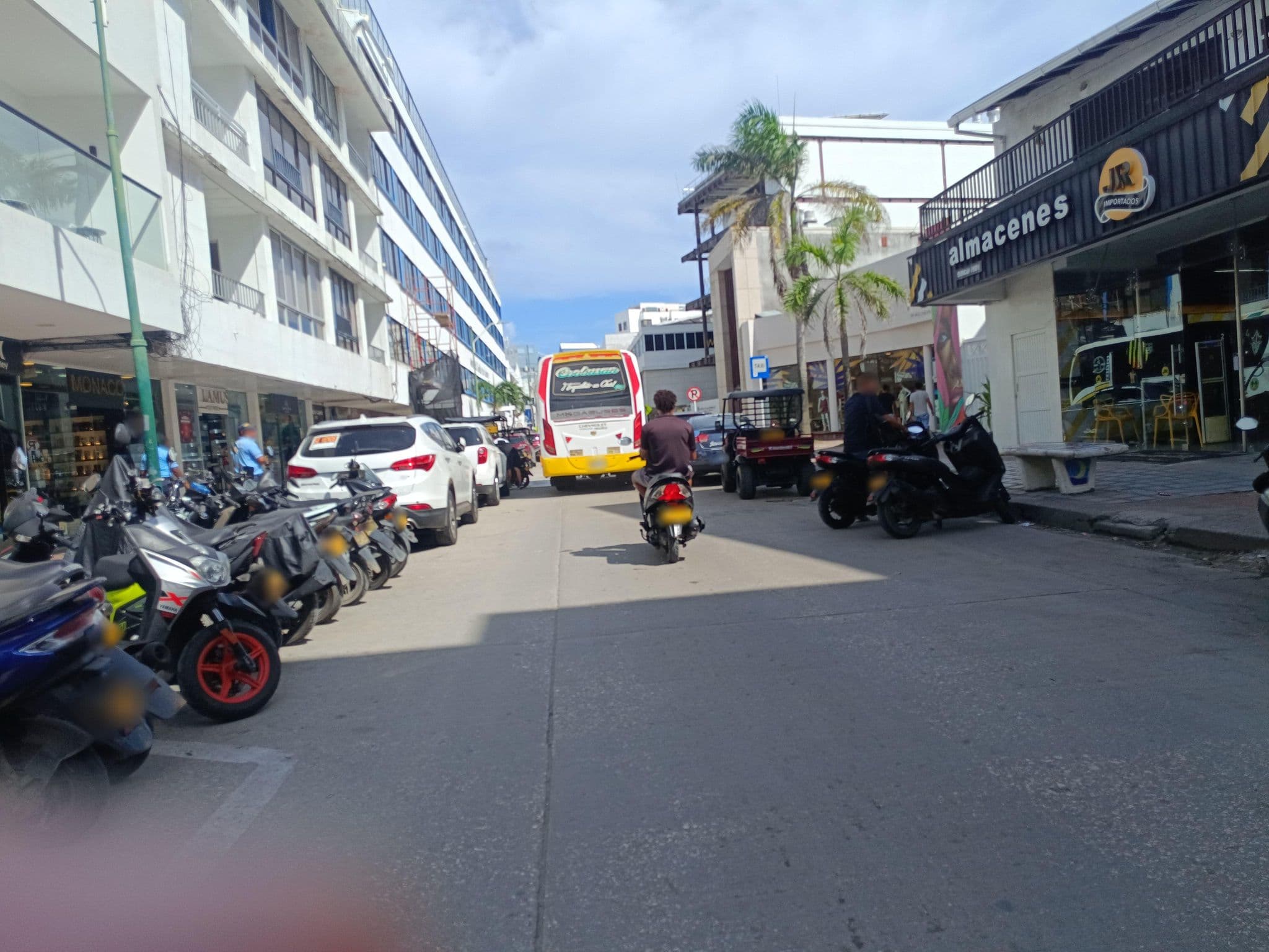 Street view near Apartahotel Miramar, San Andrés — © bluealmondhostel (CC BY-SA · Mapillary)