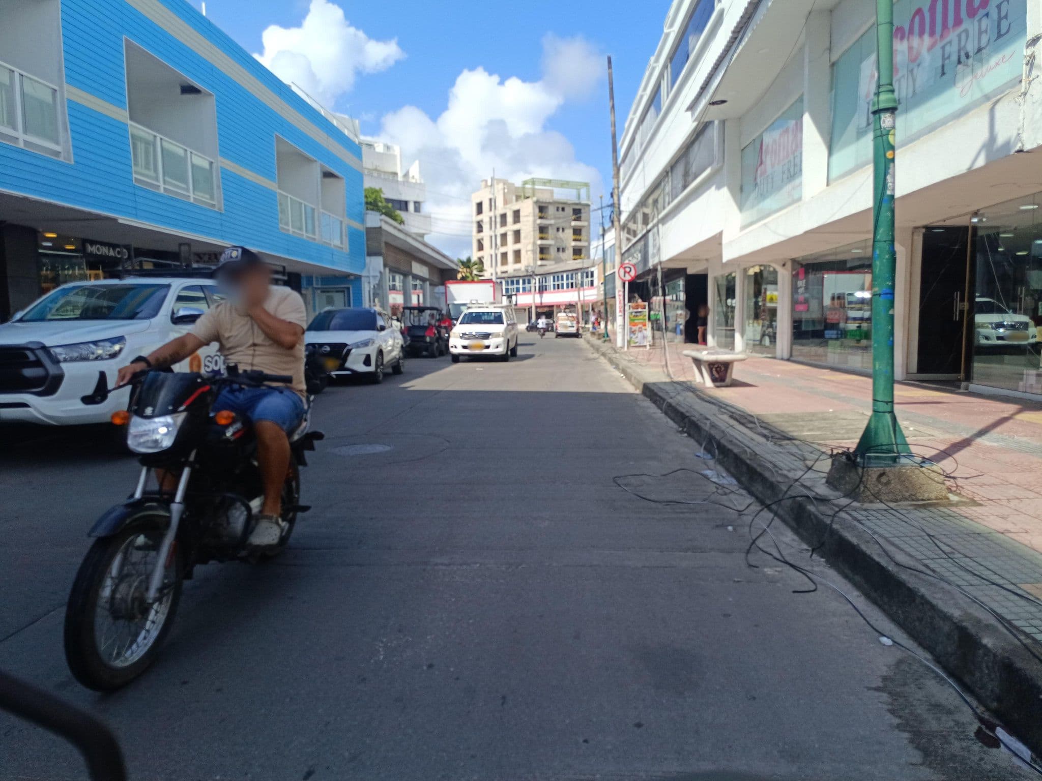 Street view near San Andres Vive, San Andrés — © bluealmondhostel (CC BY-SA · Mapillary)