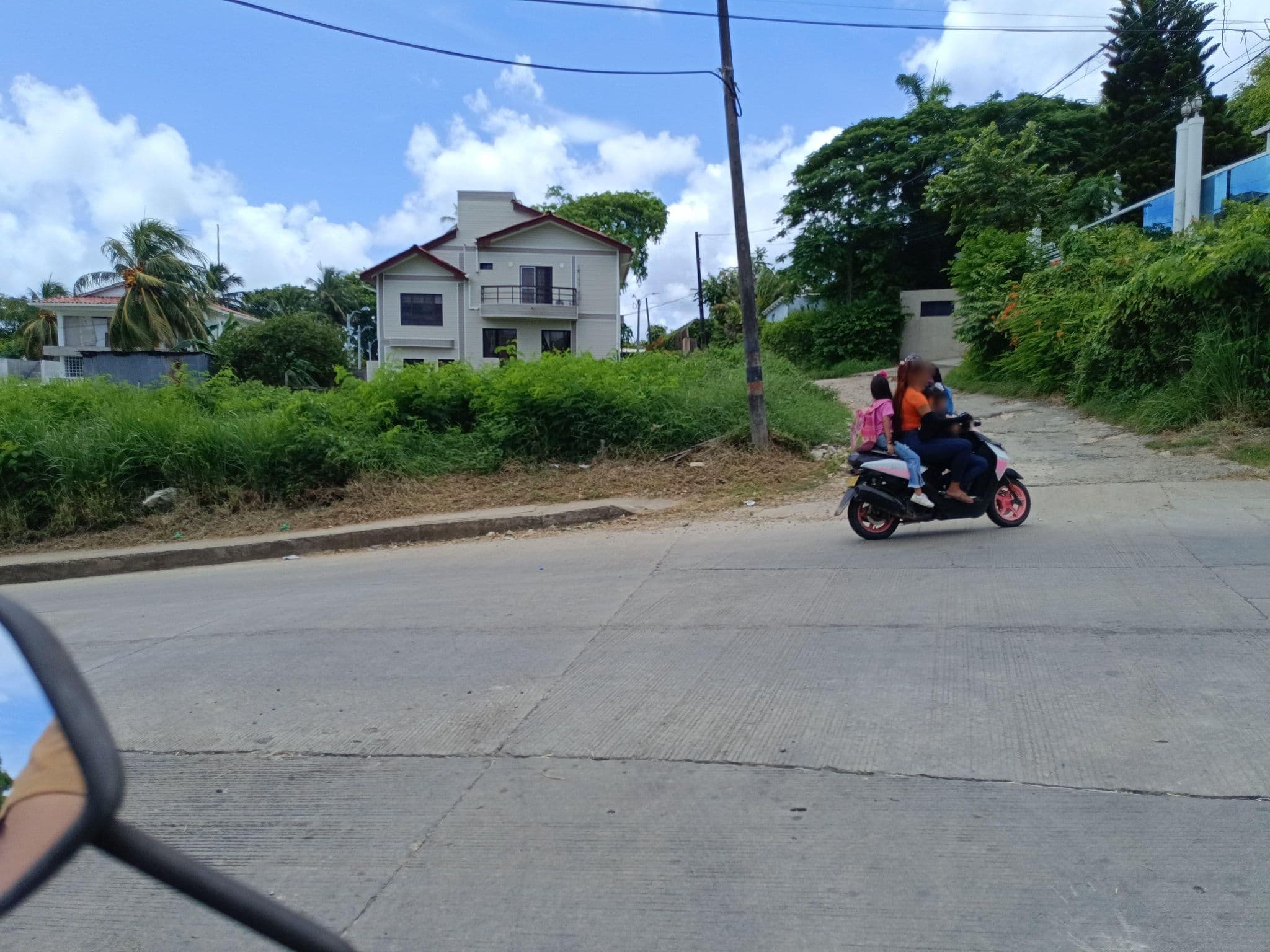 Street view near Villa Modin, San Andrés — © bluealmondhostel (CC BY-SA · Mapillary)