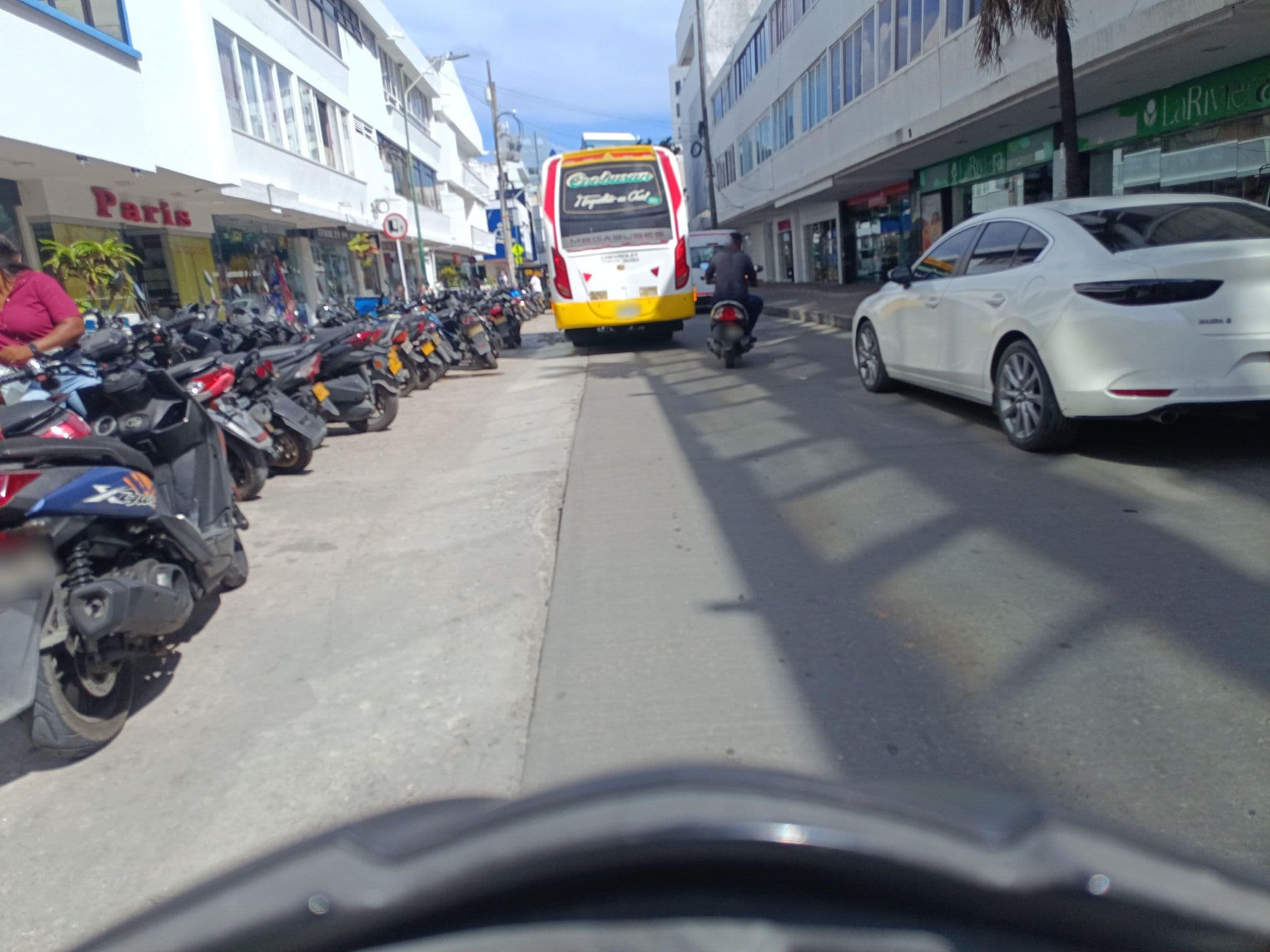 Street view near kristhal plaza, San Andrés — © bluealmondhostel (CC BY-SA · Mapillary)