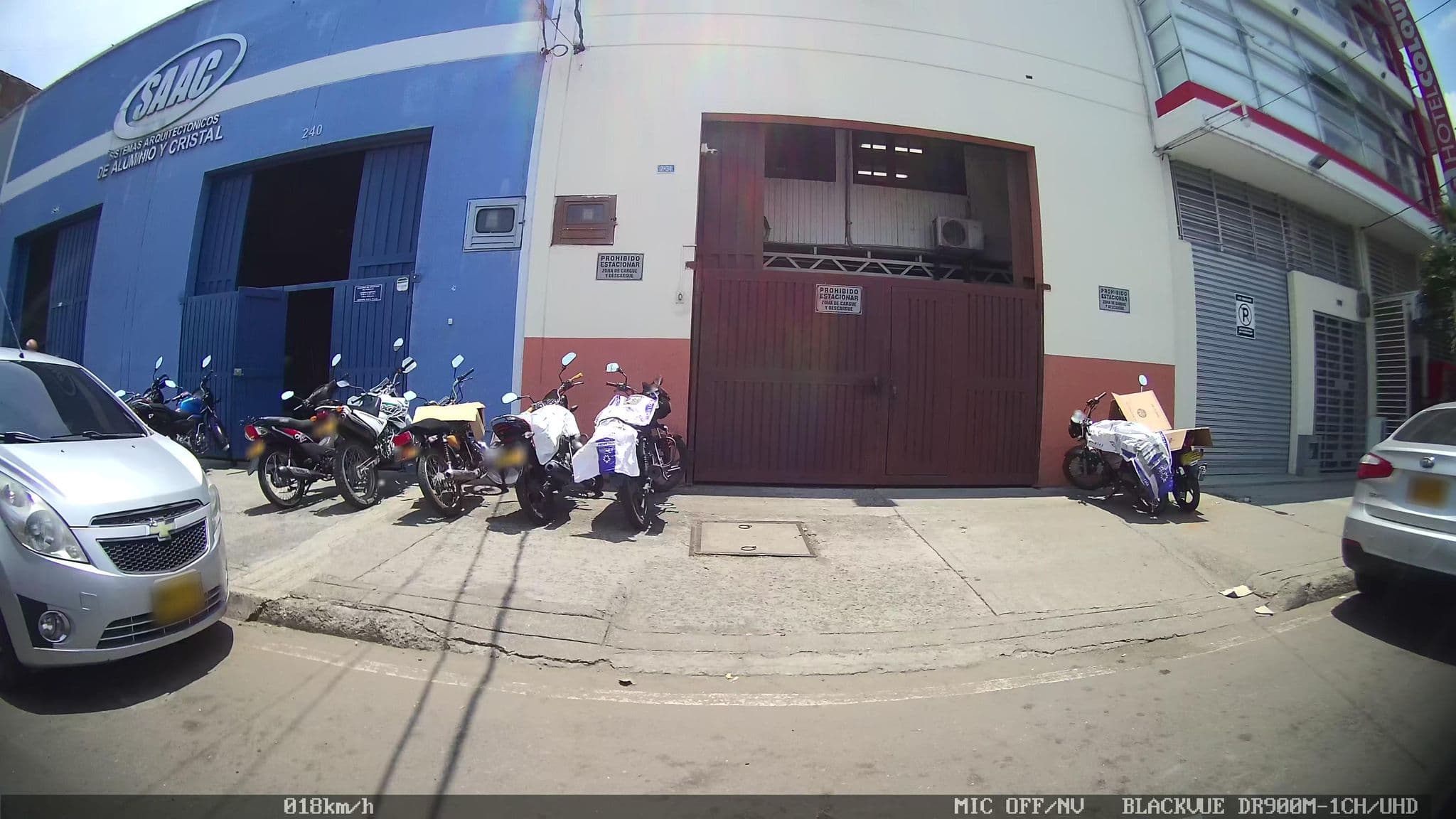 Street view near Colours Hostel, Cali — © kaart_2 (CC BY-SA · Mapillary)