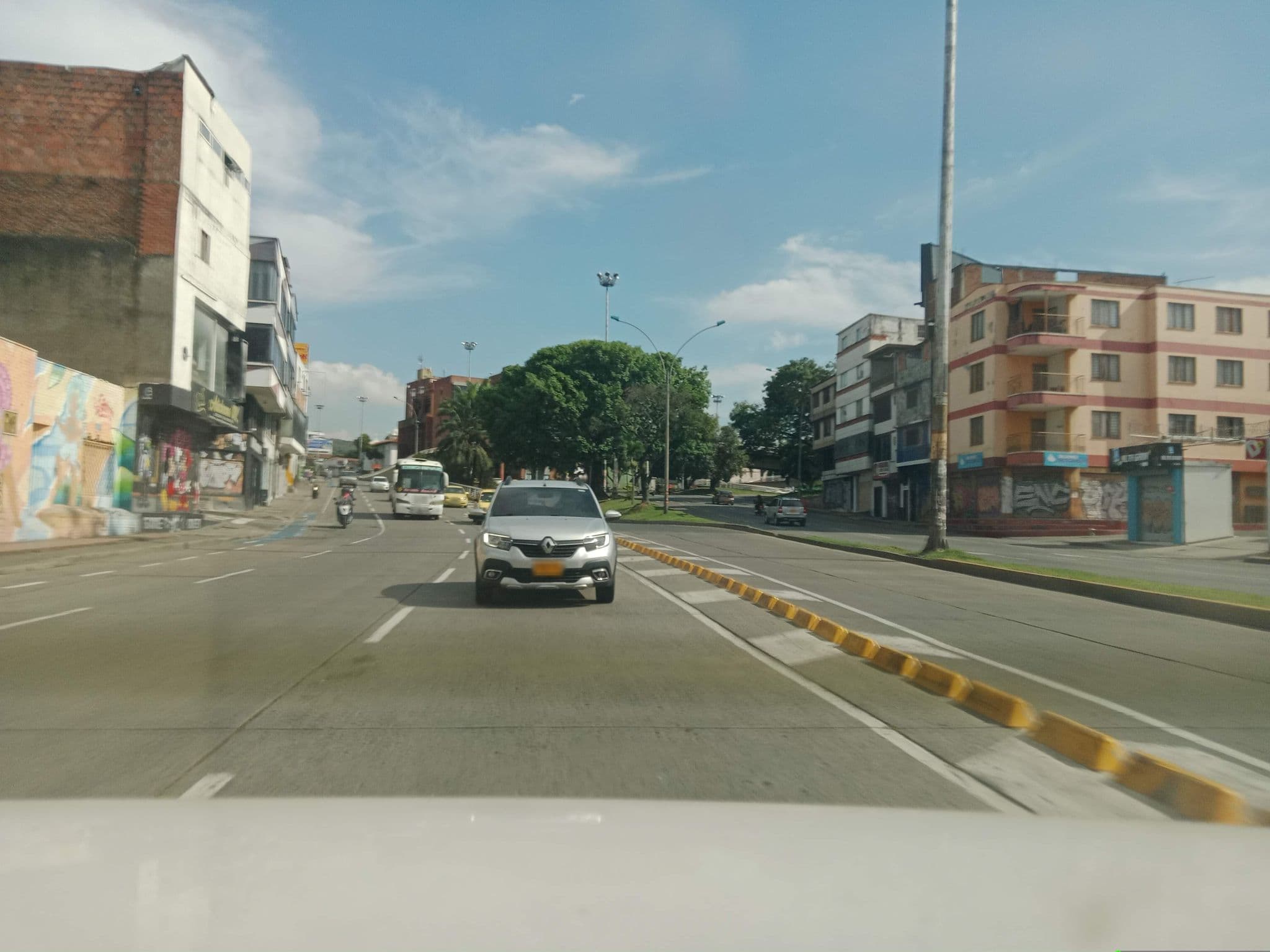 Street view near Apartahotel Aventura, Cali — © Empanada (CC BY-SA · Mapillary)