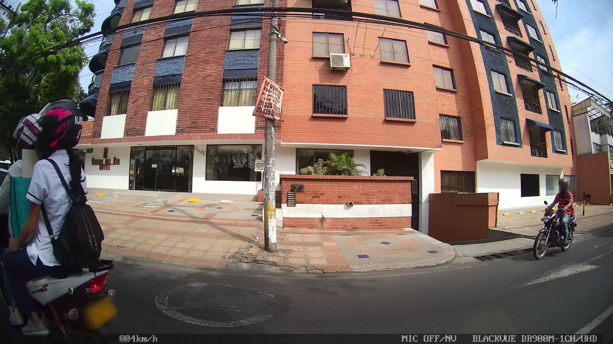 Street view near Apartahotel del Río, Cali — © kaart_2 (CC BY-SA · Mapillary)