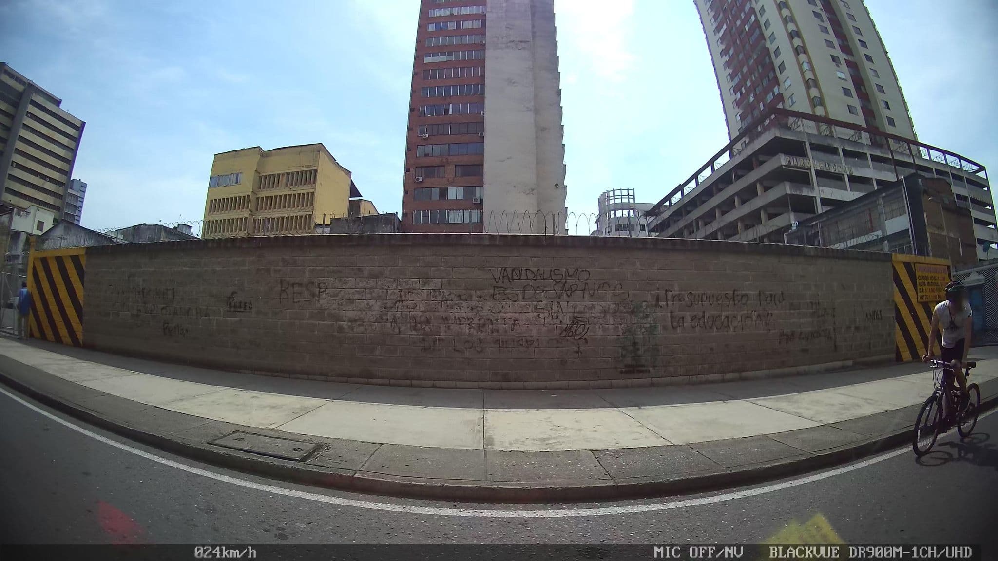 Street view near La Esquina Del Motorista, Cali — © kaart_2 (CC BY-SA · Mapillary)