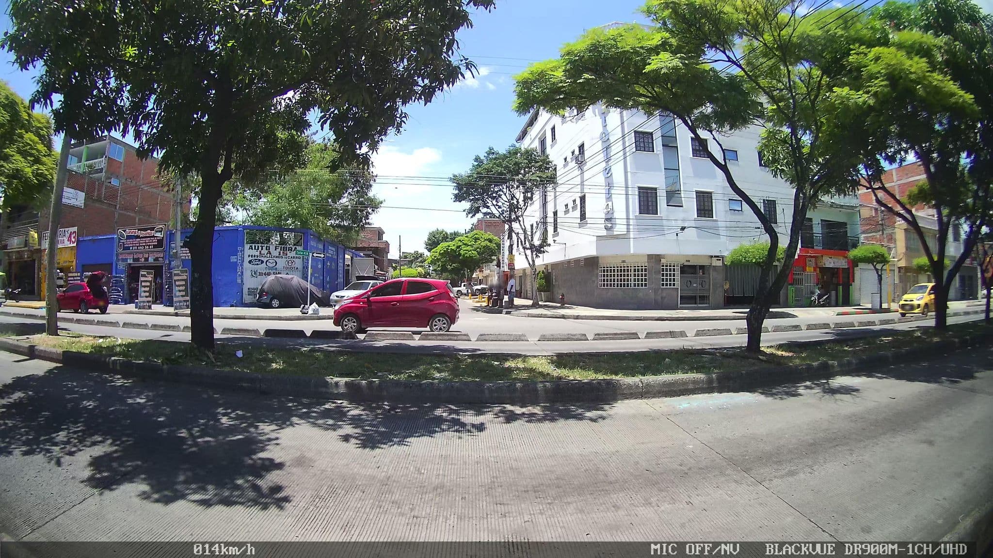 Street view near Hotel Residencial Las Violetas, Cali — © kaart_2 (CC BY-SA · Mapillary)