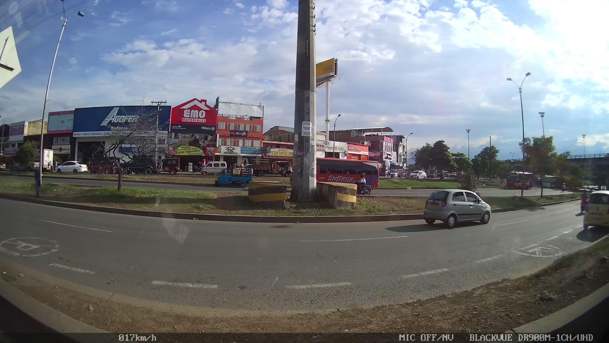 Street view near Hotel Aries, Cali — © kaart5 (CC BY-SA · Mapillary)