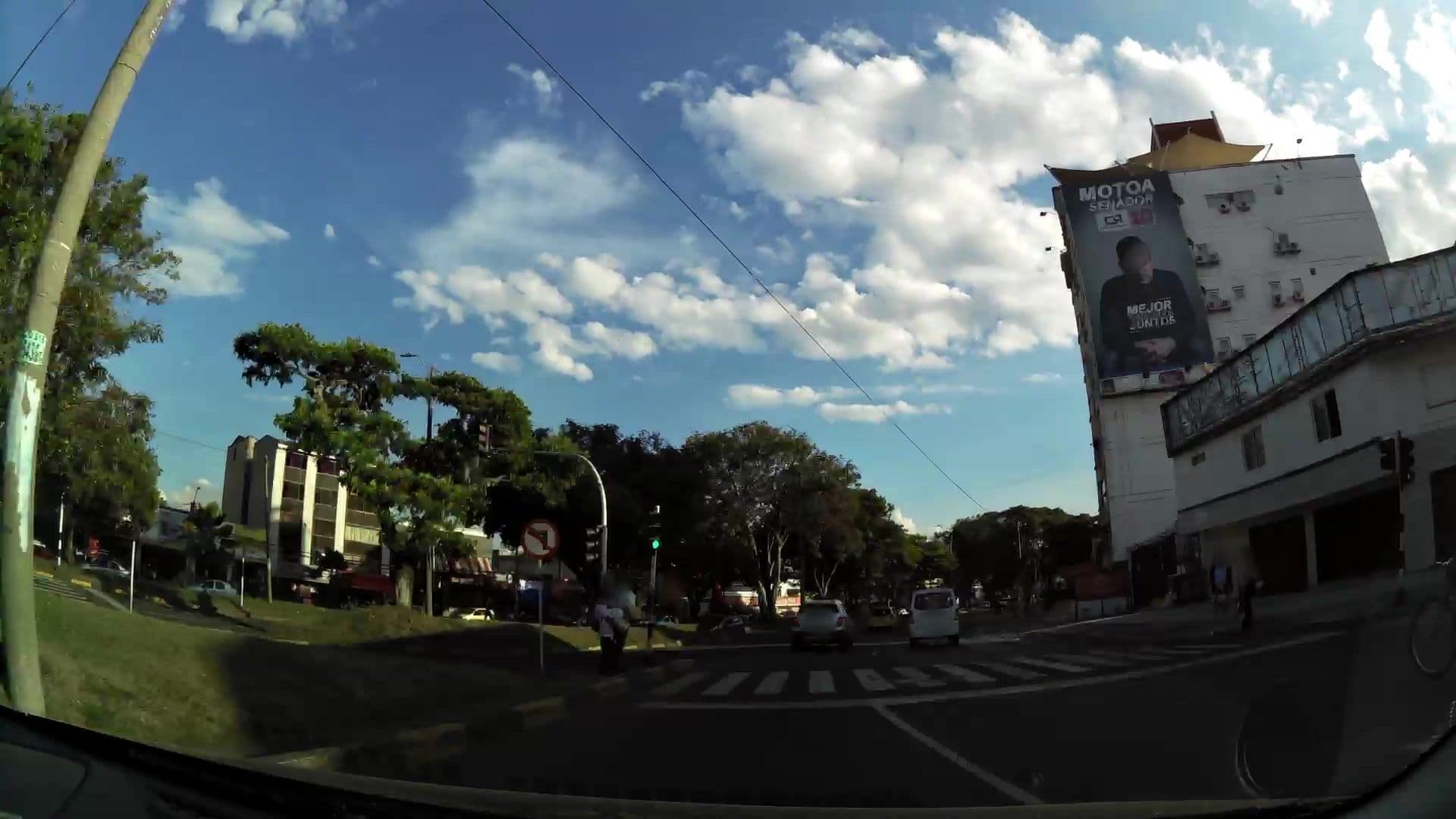 Street view near Innova Chipichape, Cali — © kaartcam (CC BY-SA · Mapillary)